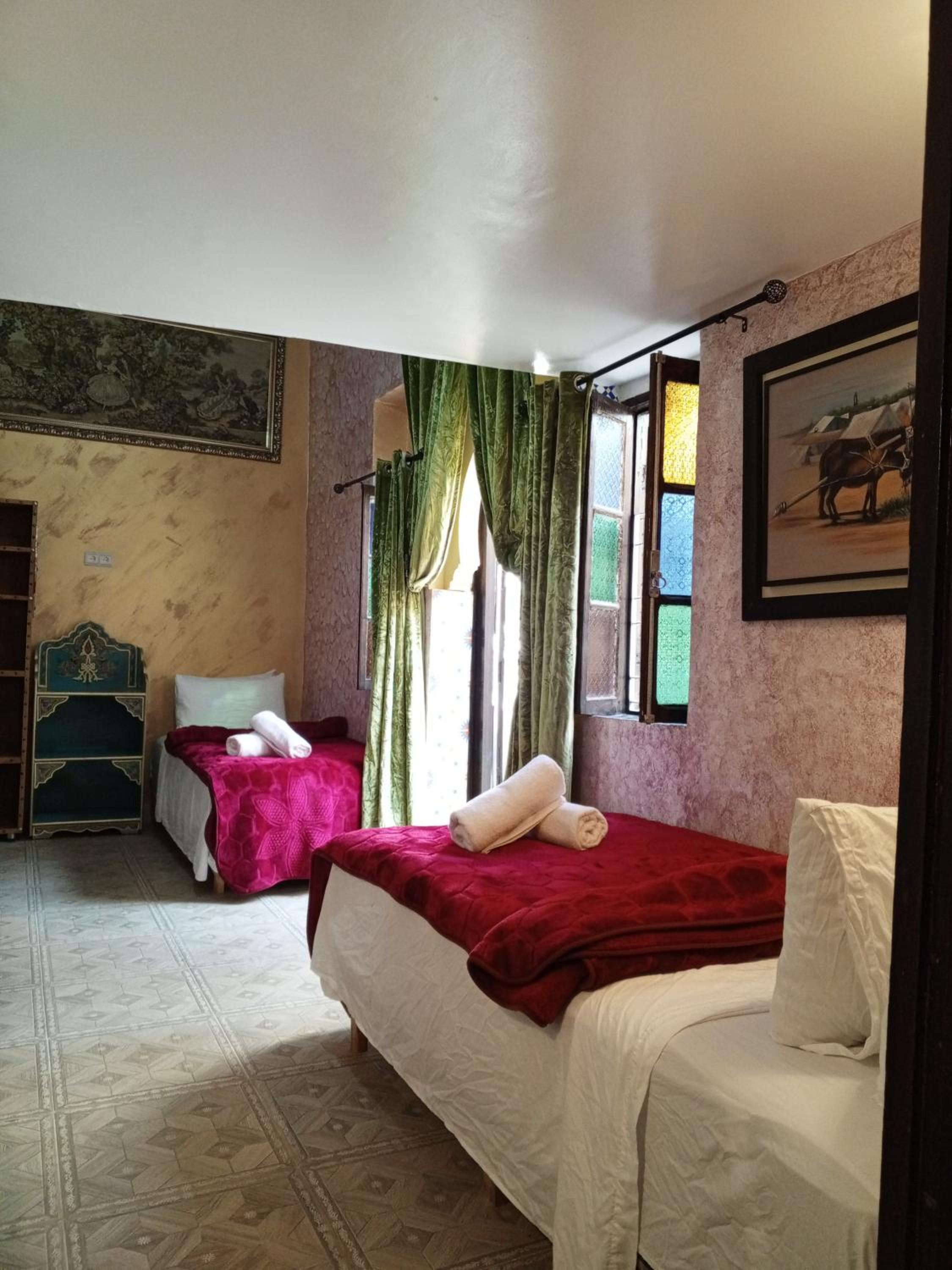 Quadruple Room with Bathroom - Photo 11