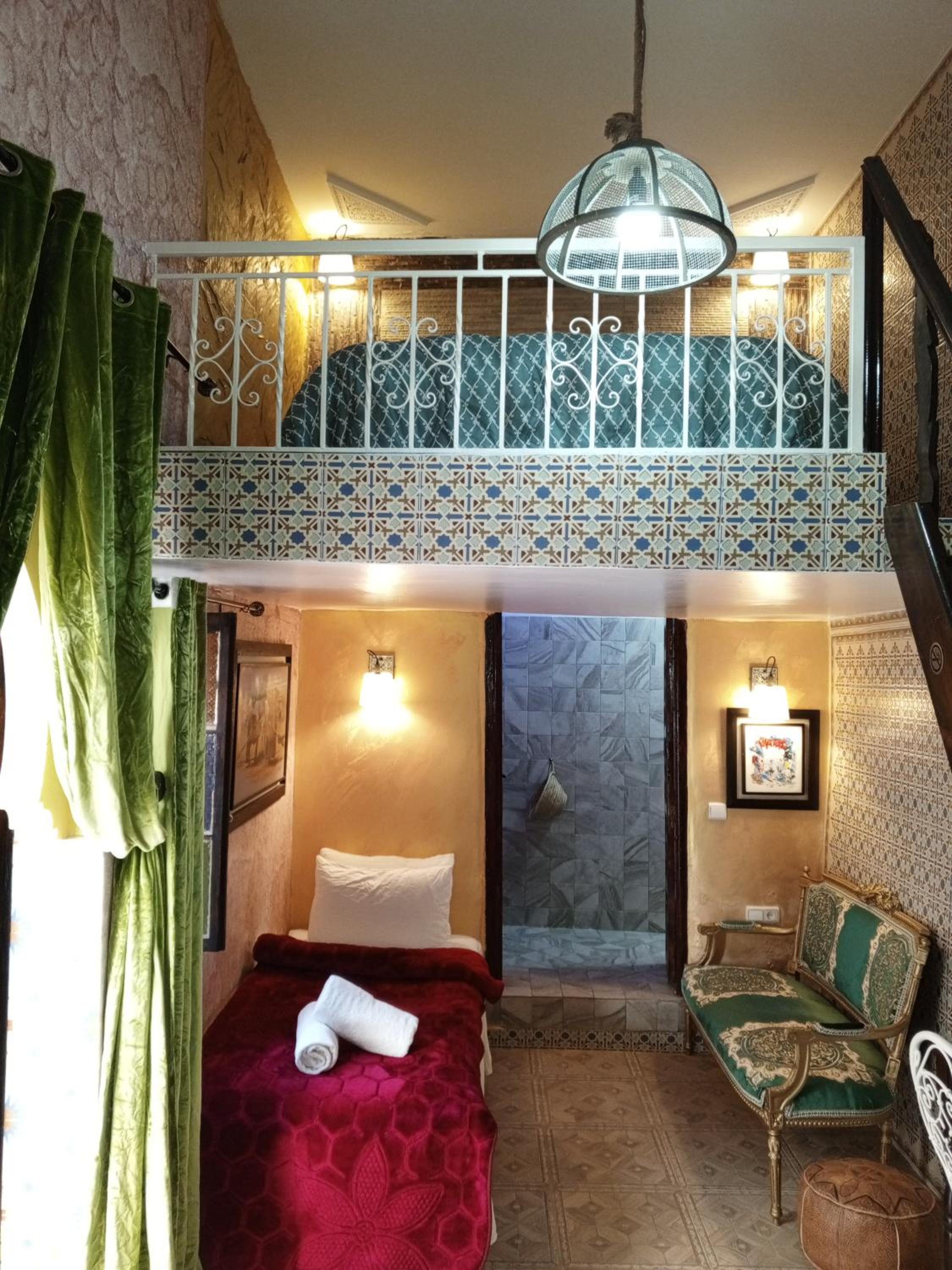 Quadruple Room with Bathroom - Photo 1