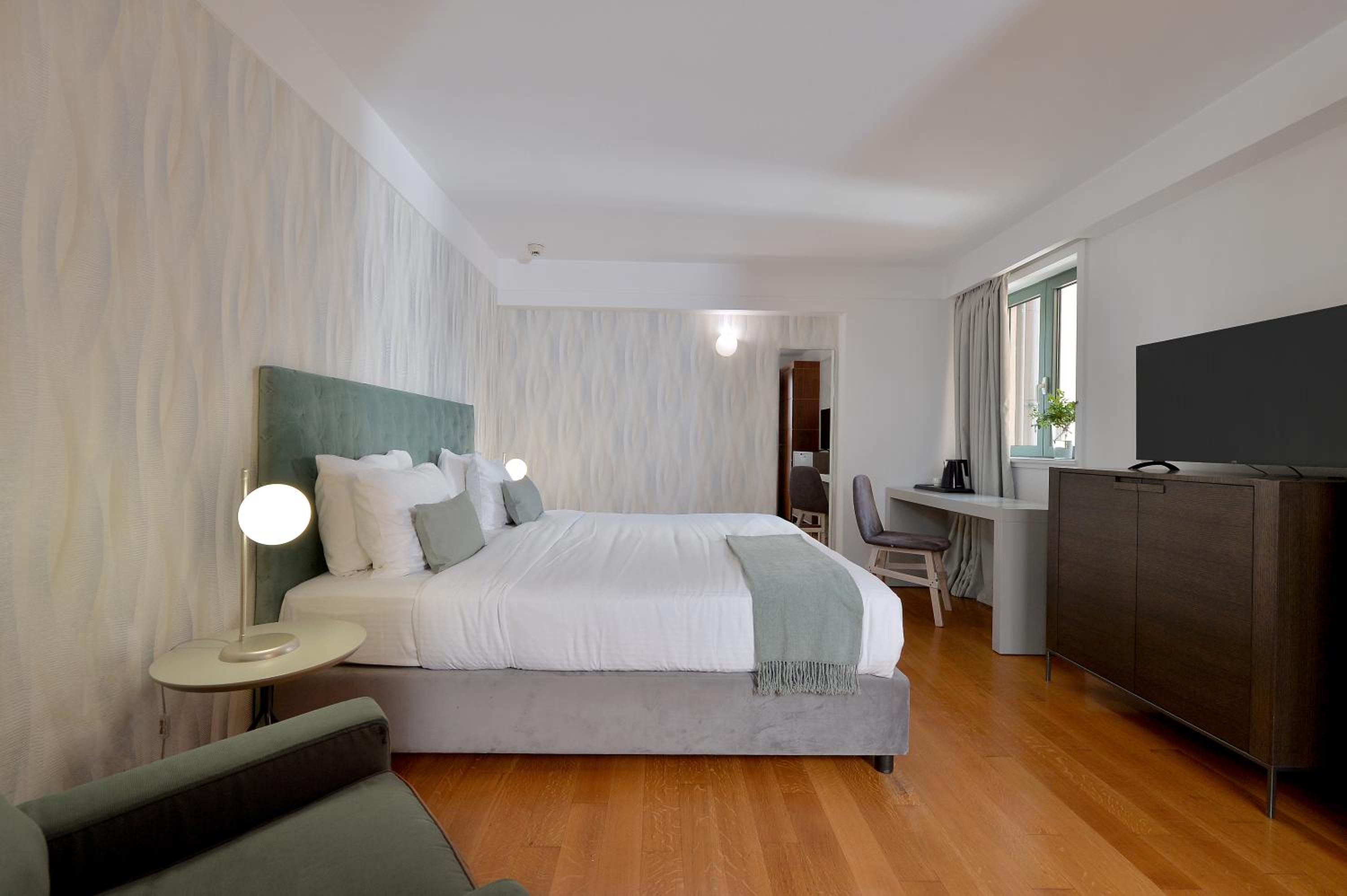 Classic Double Room thumbnail 6