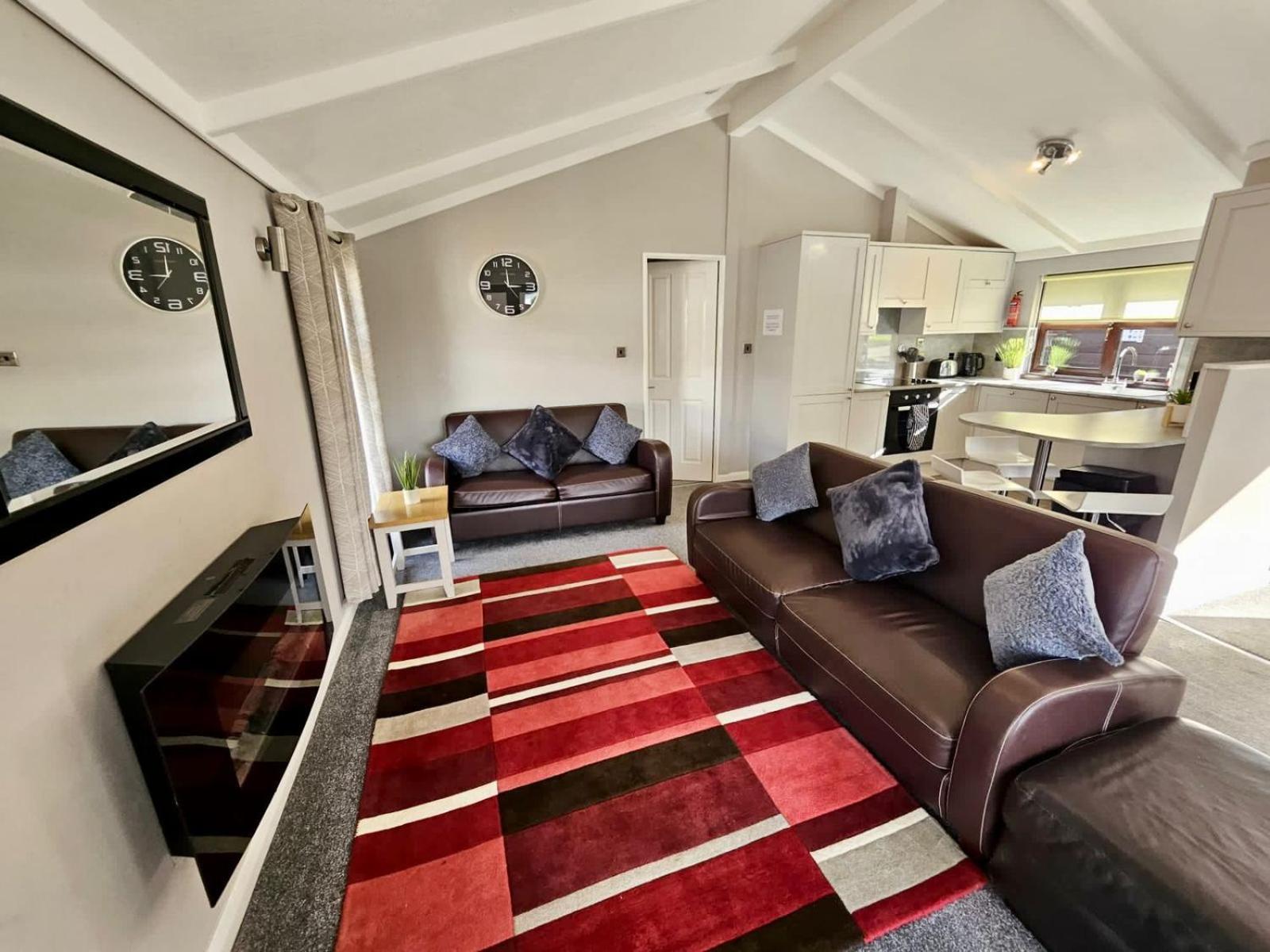 Three-Bedroom House 1 photo 1