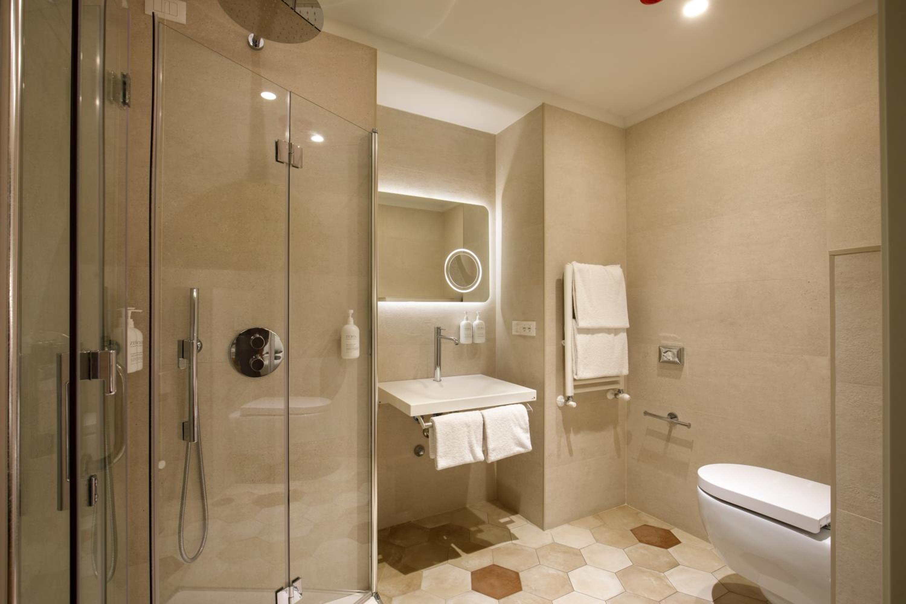 Superior King Room with Chair Bed - Disability Access