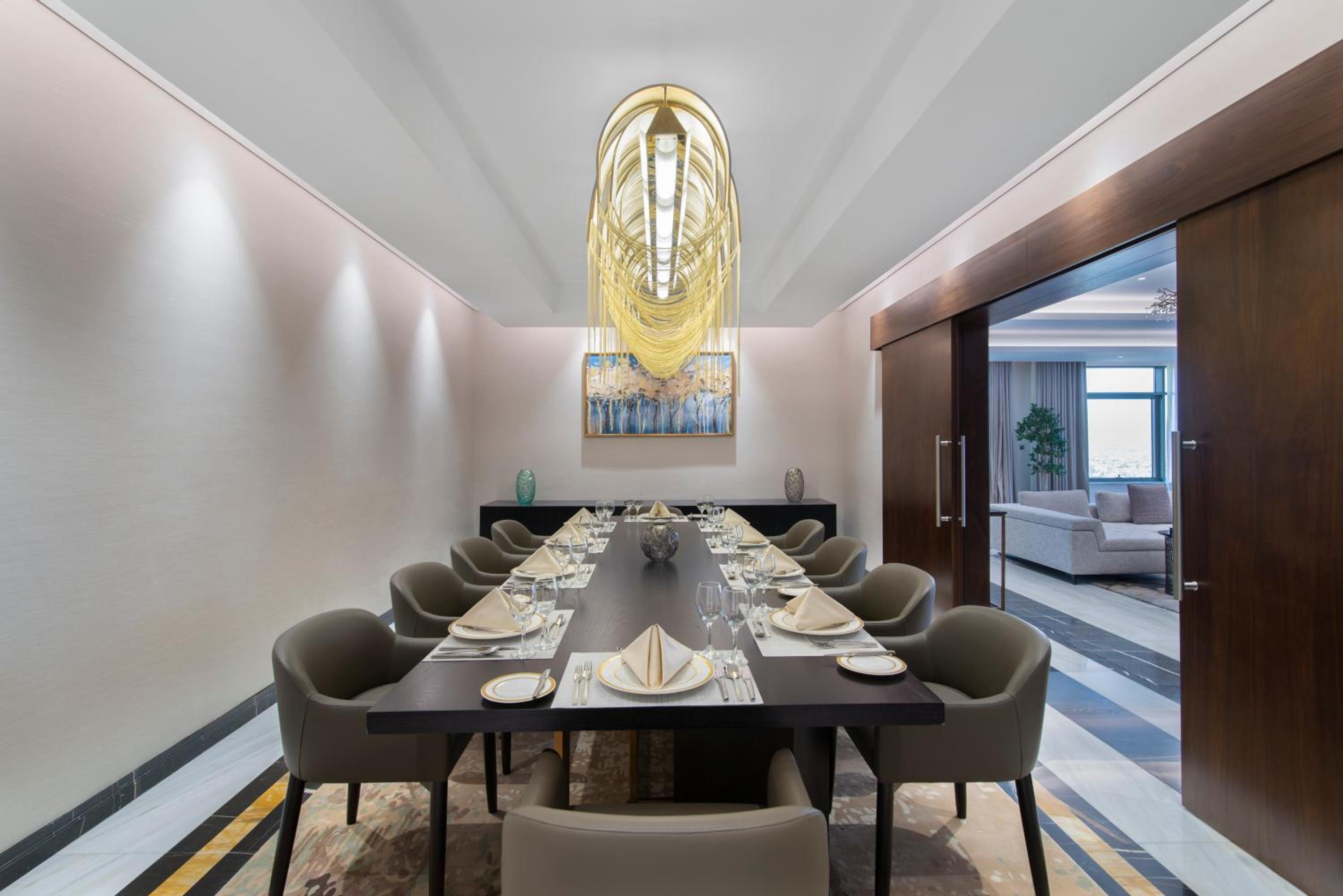 Royal Penthouse Suite - Photo 11