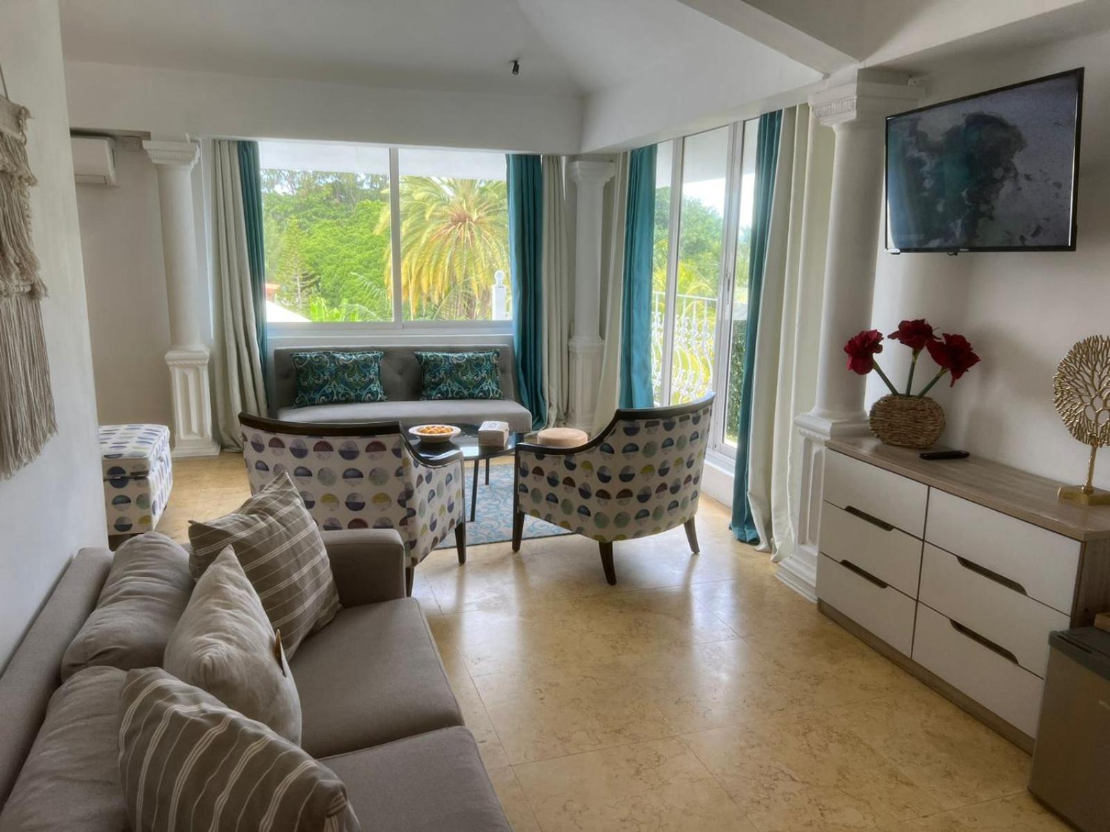 Deluxe Double Room with Side Sea View photo 2