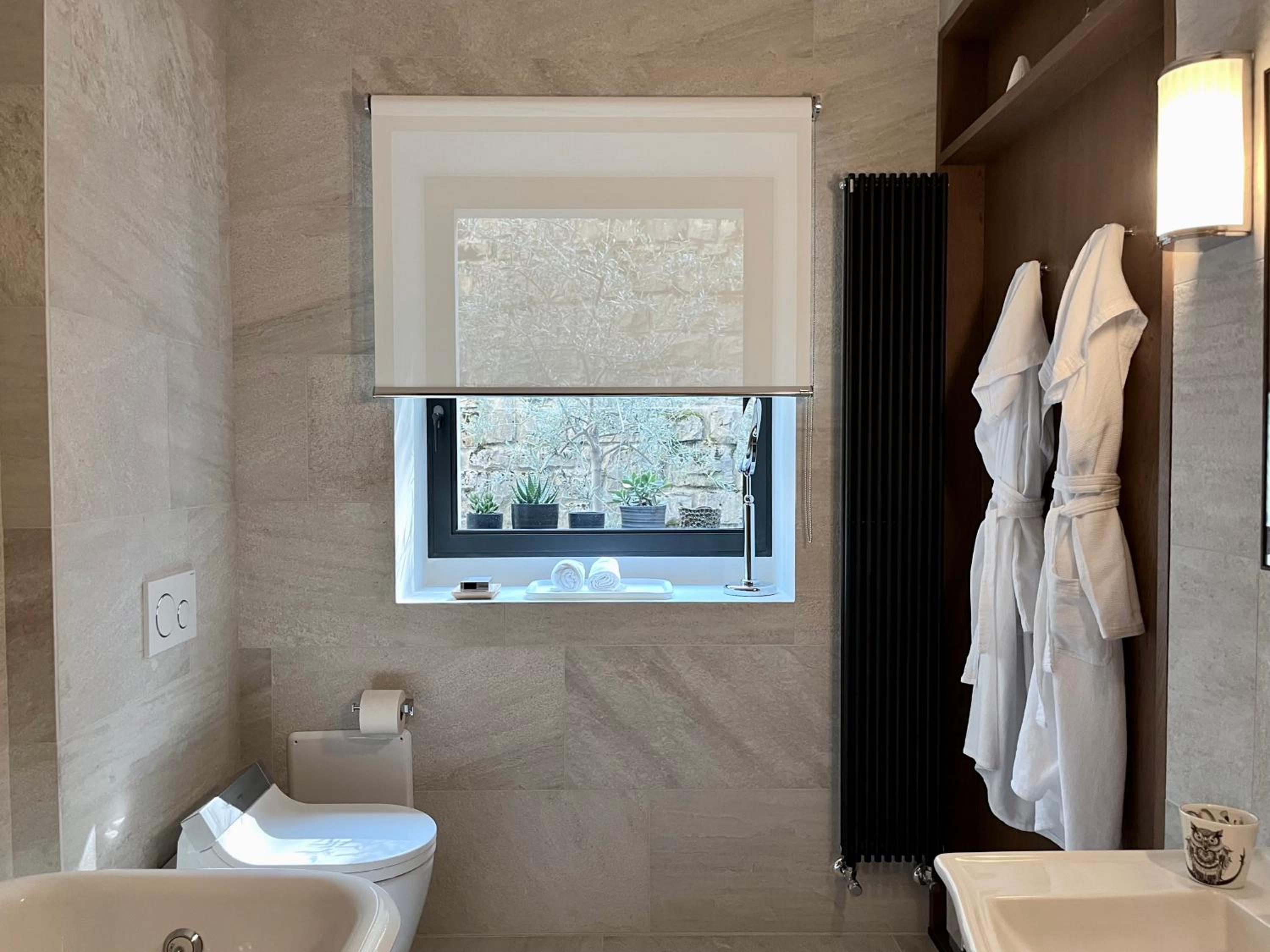 Deluxe Double Room with Bath photo 2