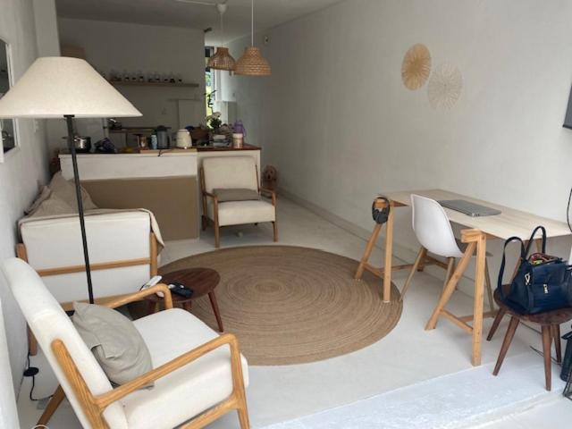 One-Bedroom House photo 1