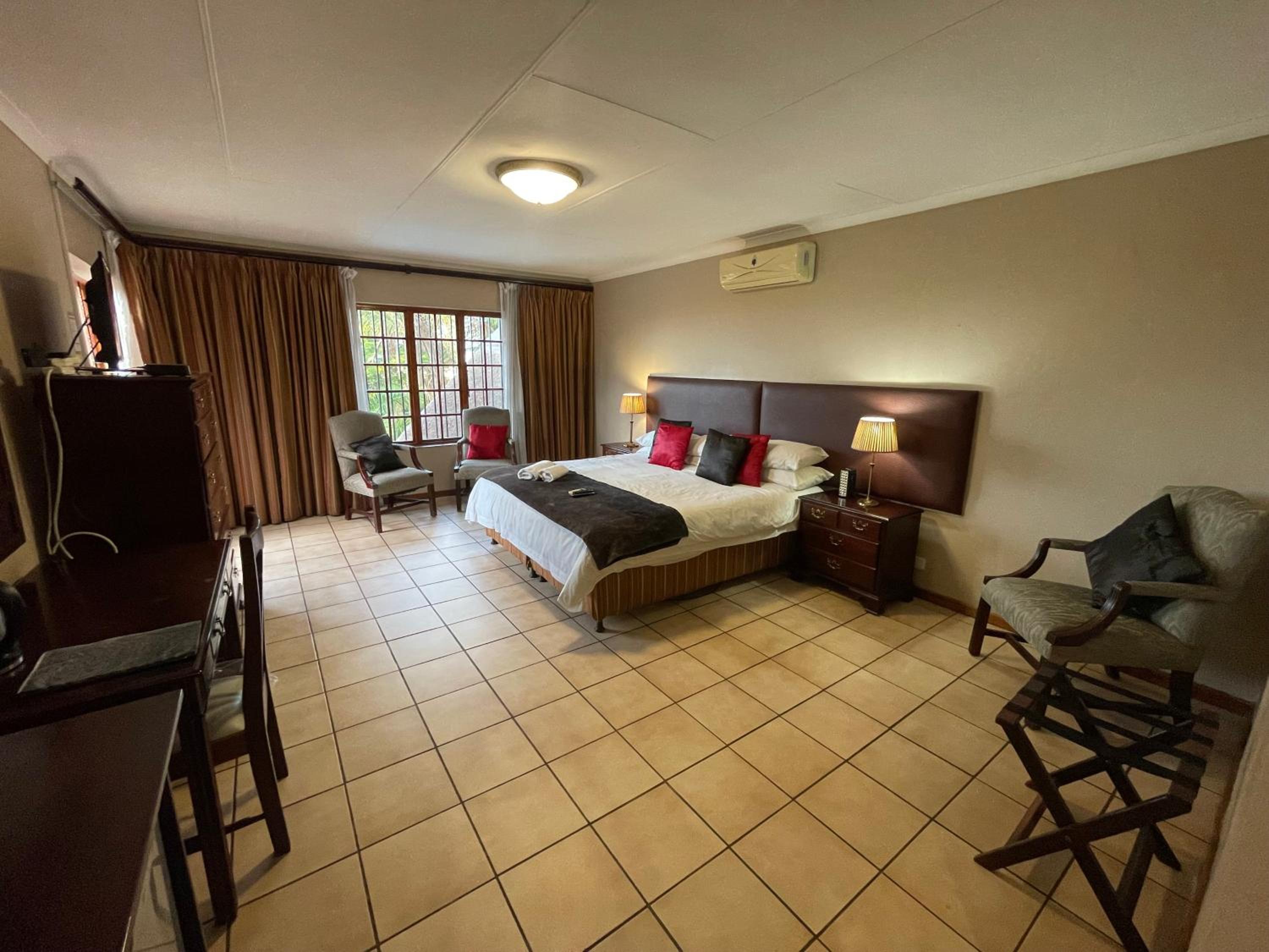 King Room with Mountain View photo 2