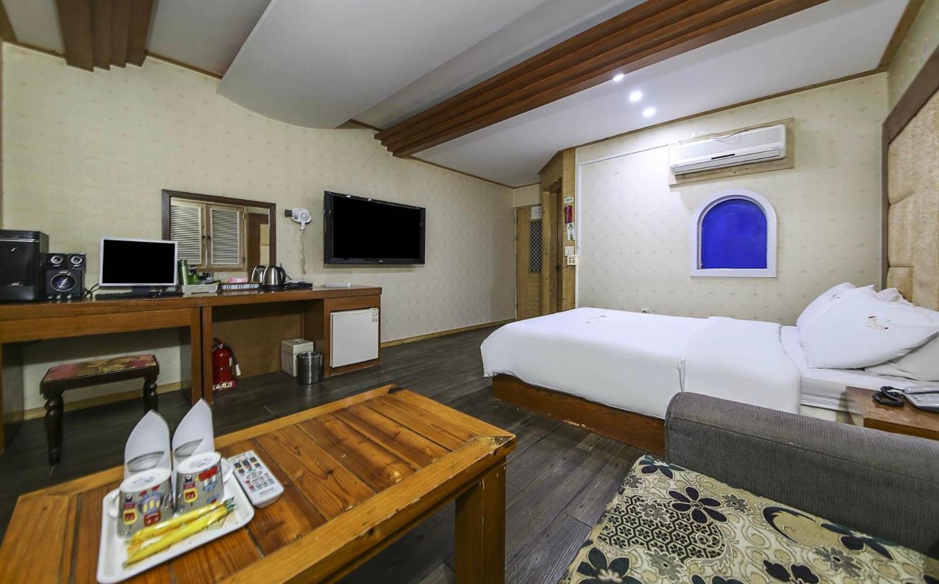 Standard Double Room photo 2