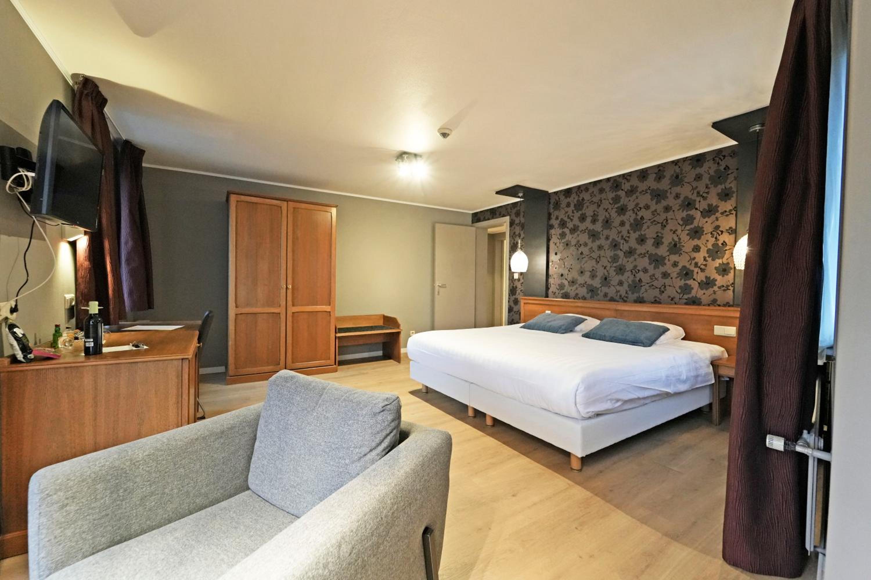 Deluxe Suite photo 2