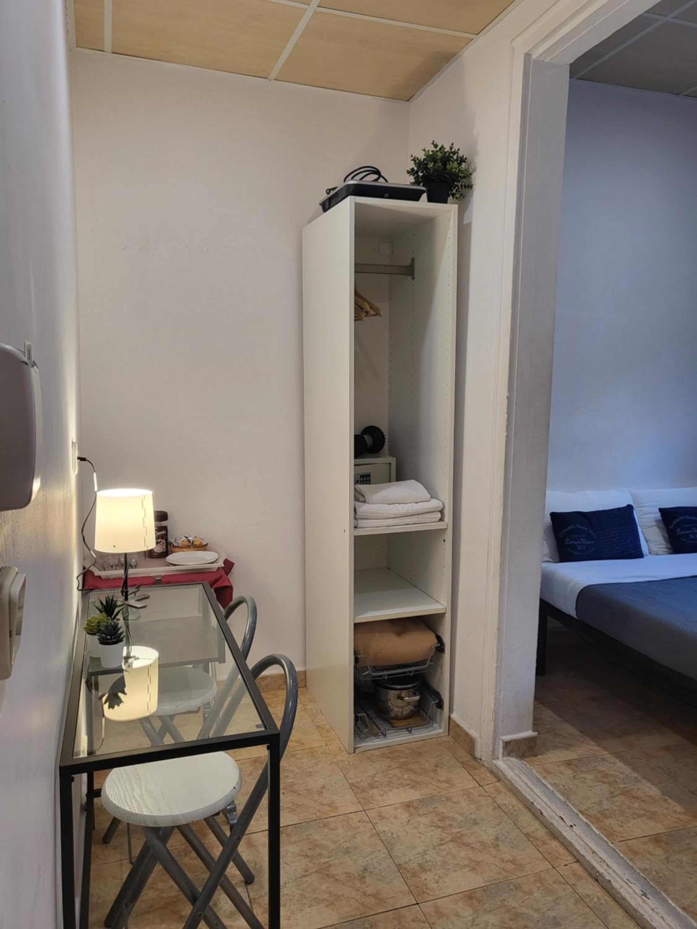 Small Double Room with Private Bathroom photo 2