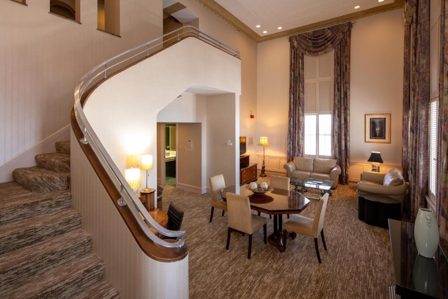 Bi-Level King Suite photo 1