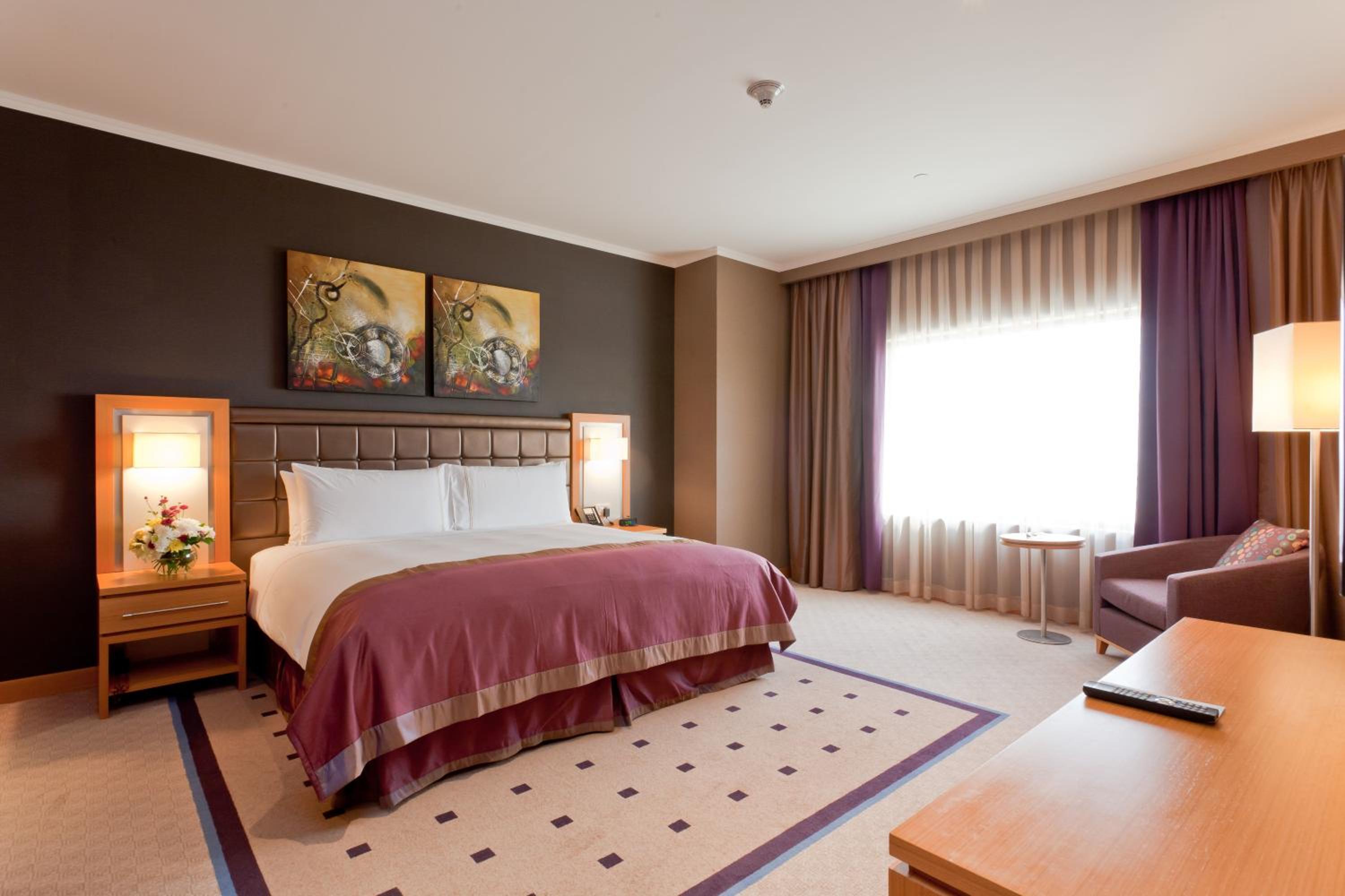 Deluxe King Room - Photo 2