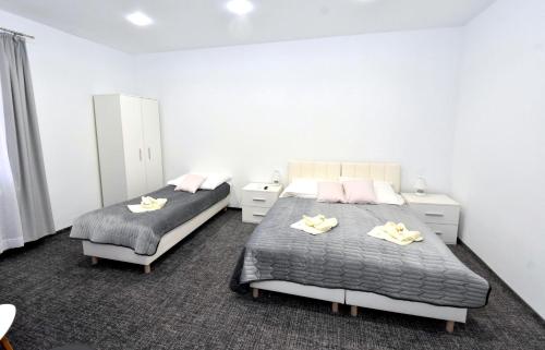 Classic Triple Room photo 2