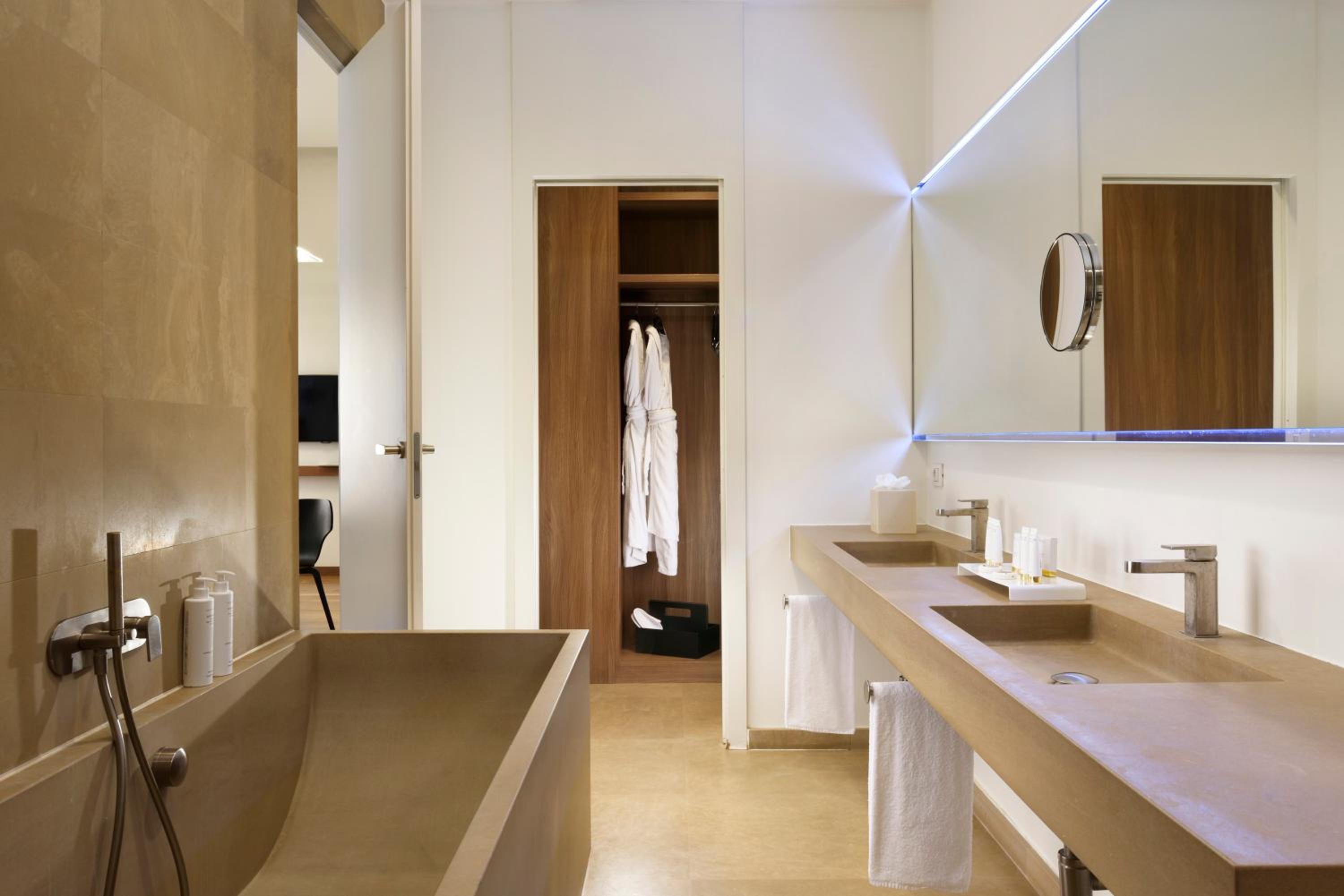 Noble Suite photo 2