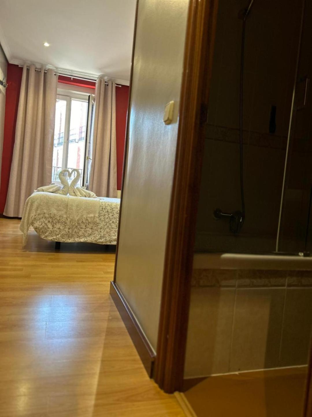 Double Room with Private Bathroom - Photo 5