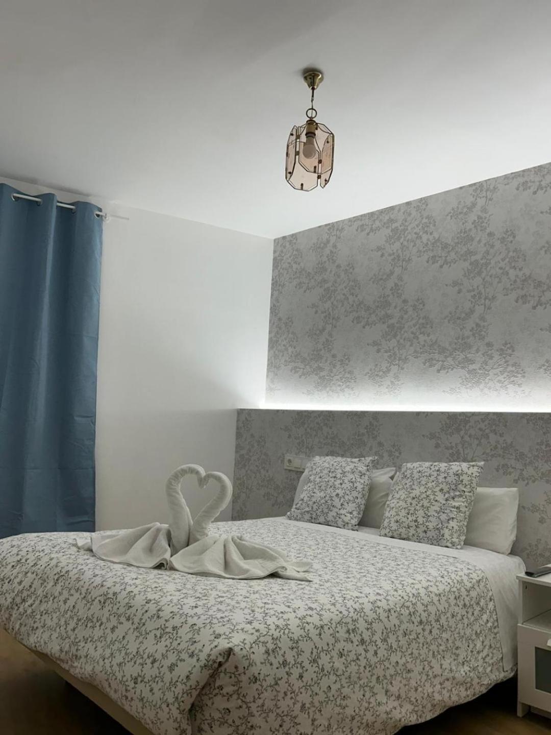 Double Room with Private Bathroom - Photo 9