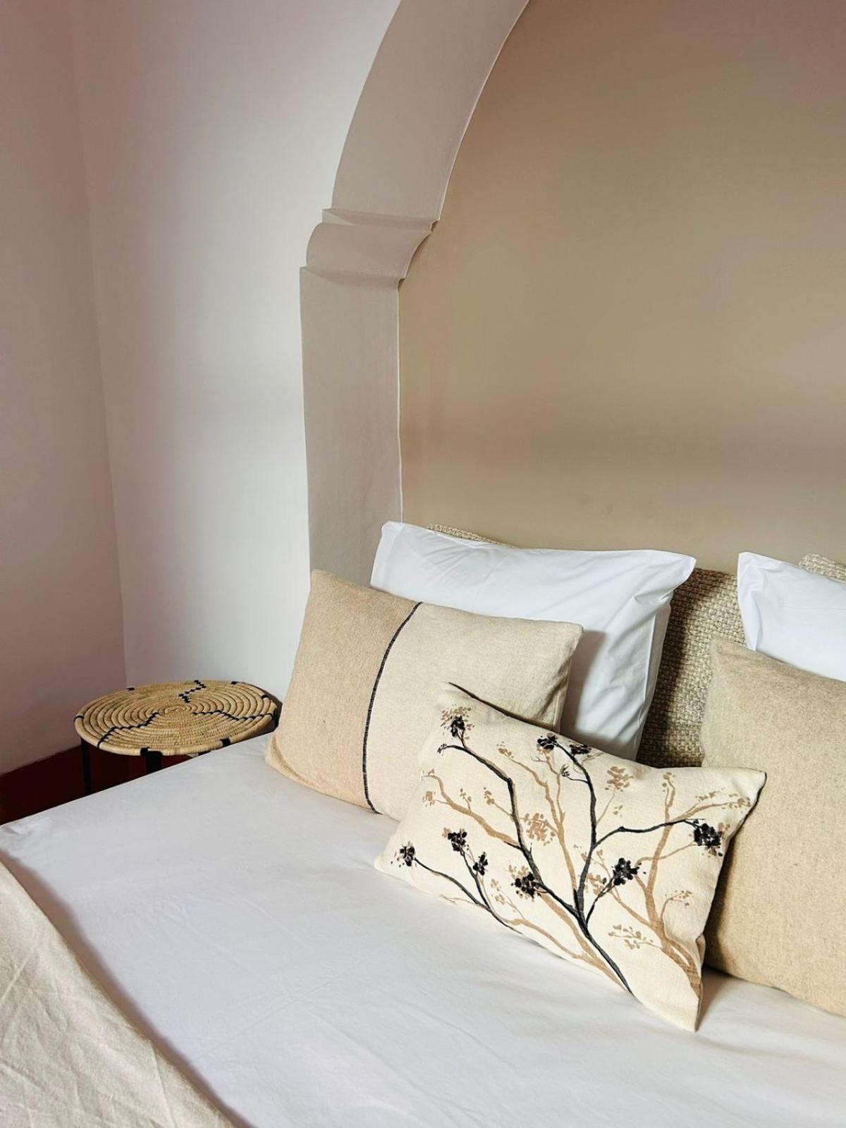 Five-Bedroom House - Photo 25