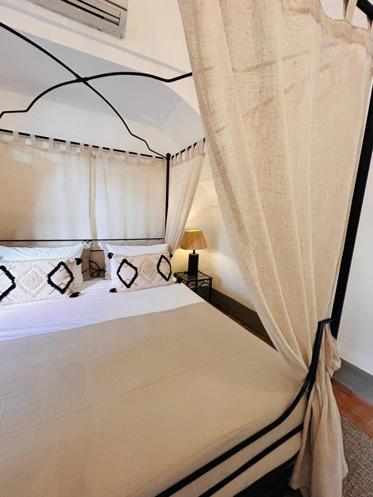 Suite - Photo 15