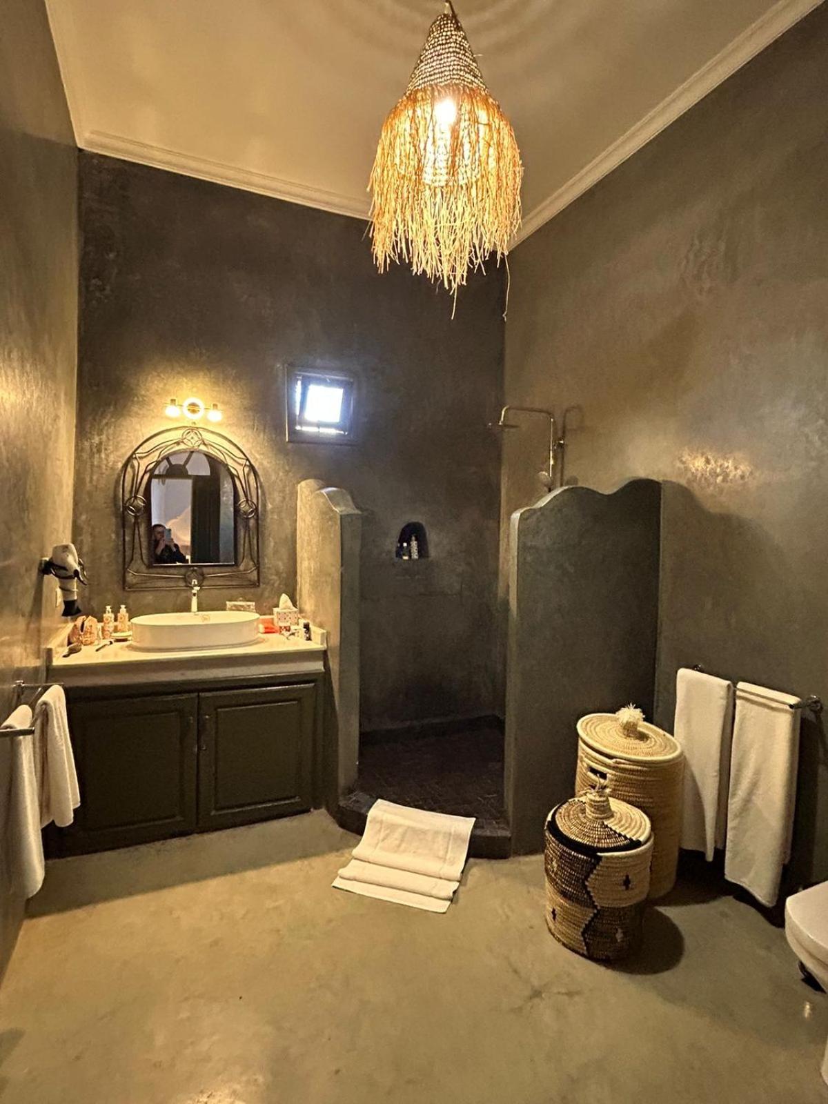 Suite - Photo 16