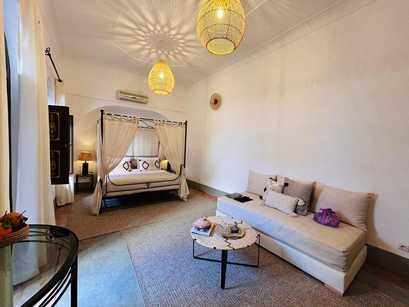 Suite - Photo 1
