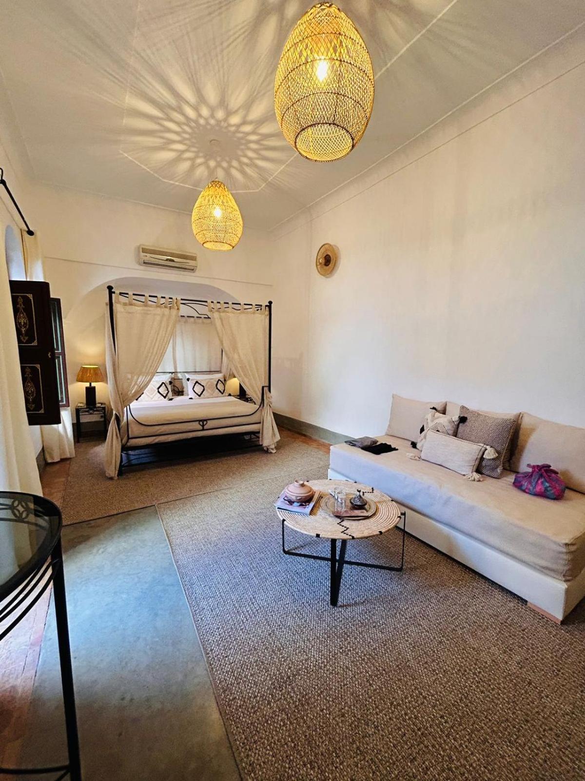 Suite - Photo 11