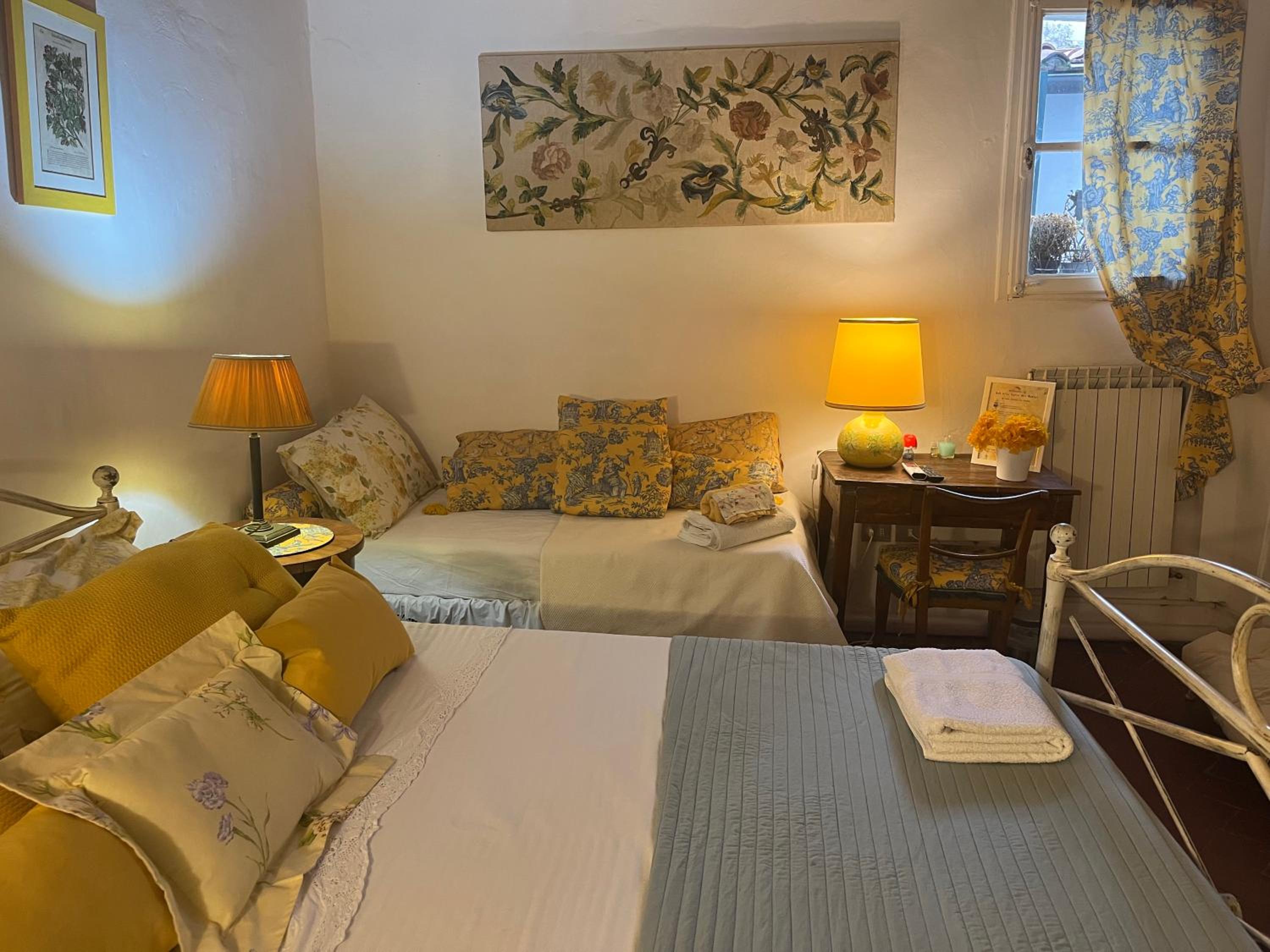 Basic Triple Room with Shared Bathroom photo 1