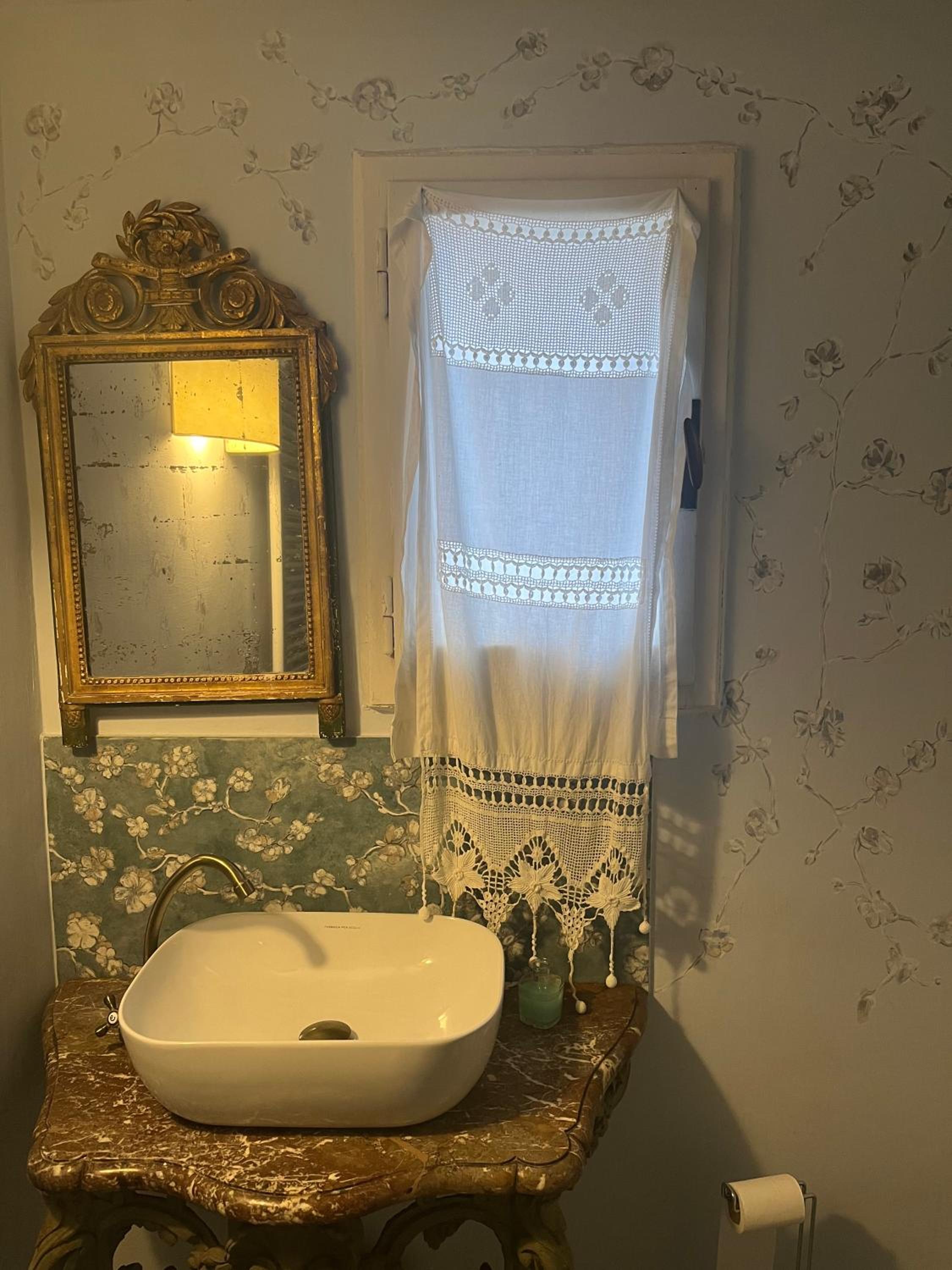 Basic Triple Room with Shared Bathroom photo 3