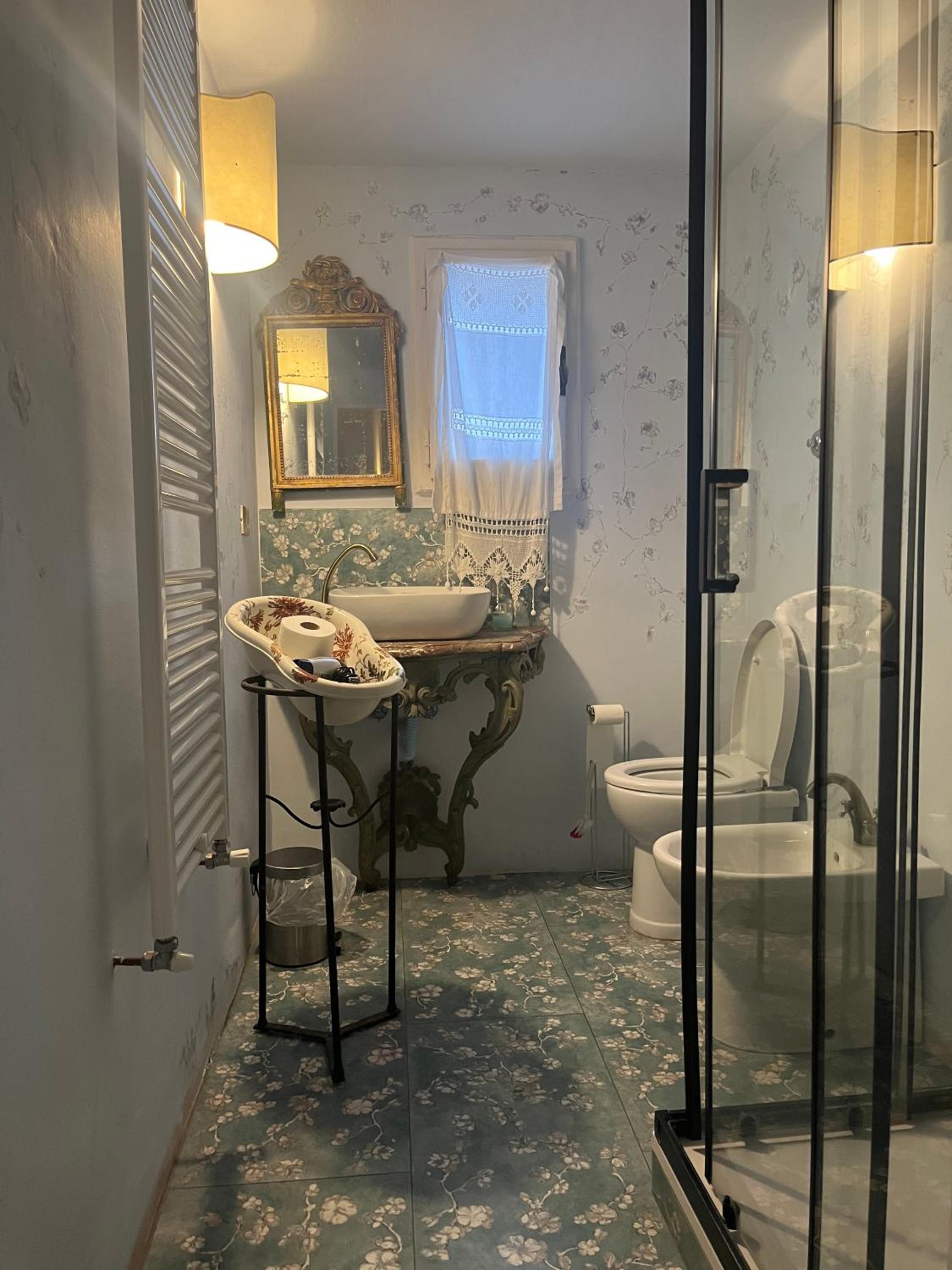 Basic Triple Room with Shared Bathroom photo 2