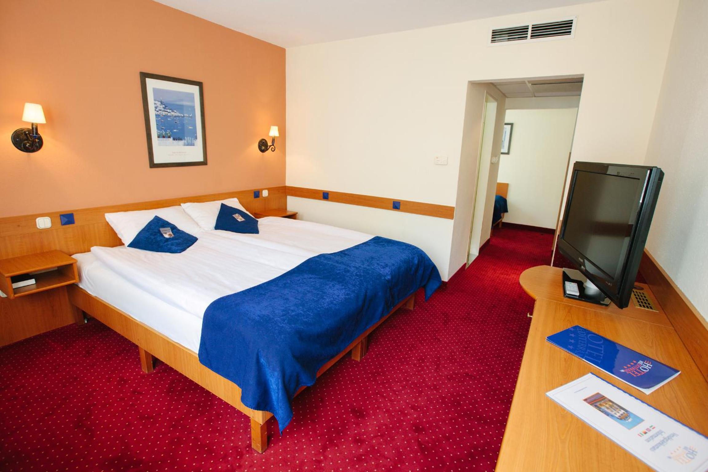 Triple Room - Photo 1