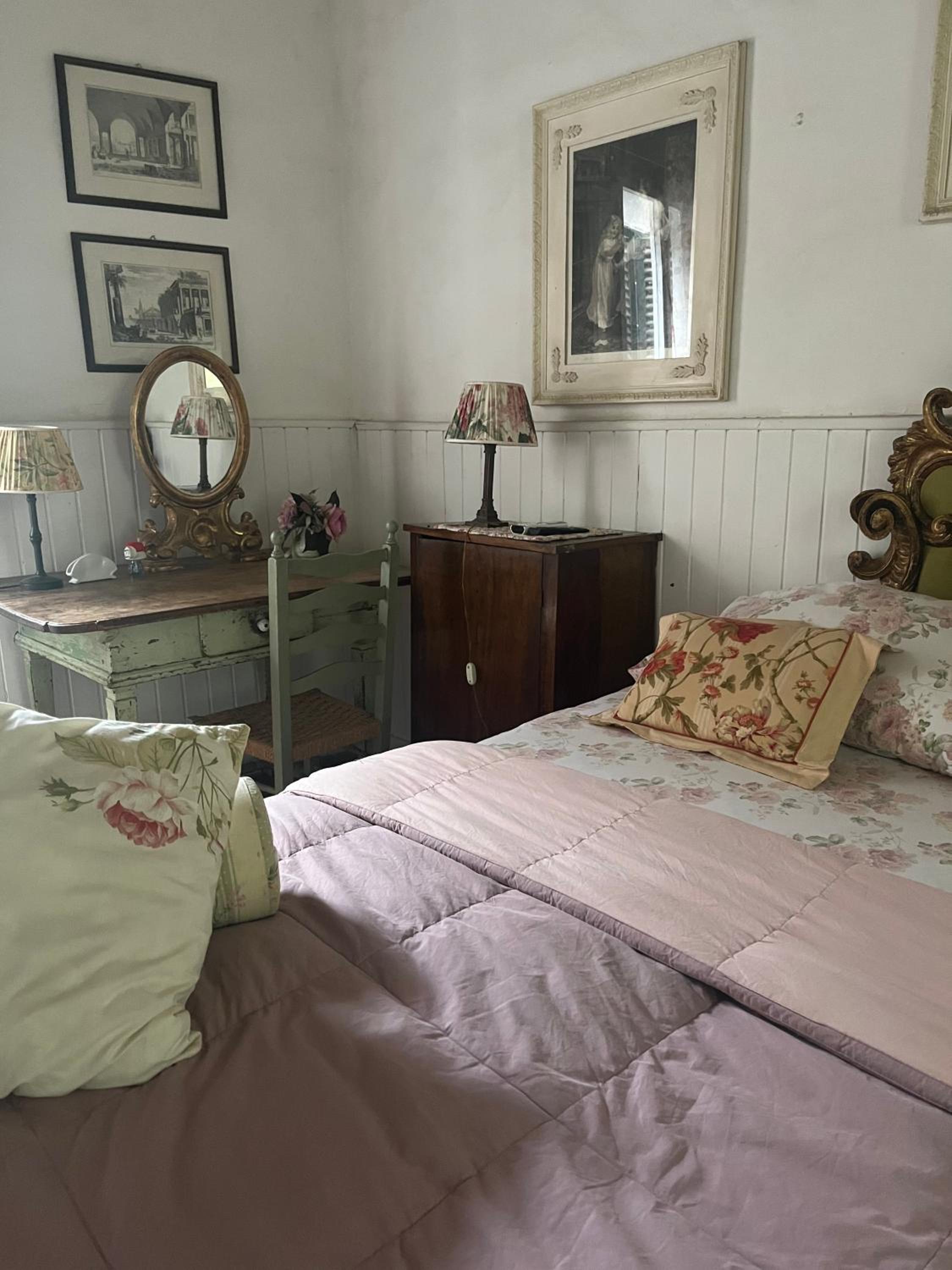 Double Room with Shared Bathroom photo 2
