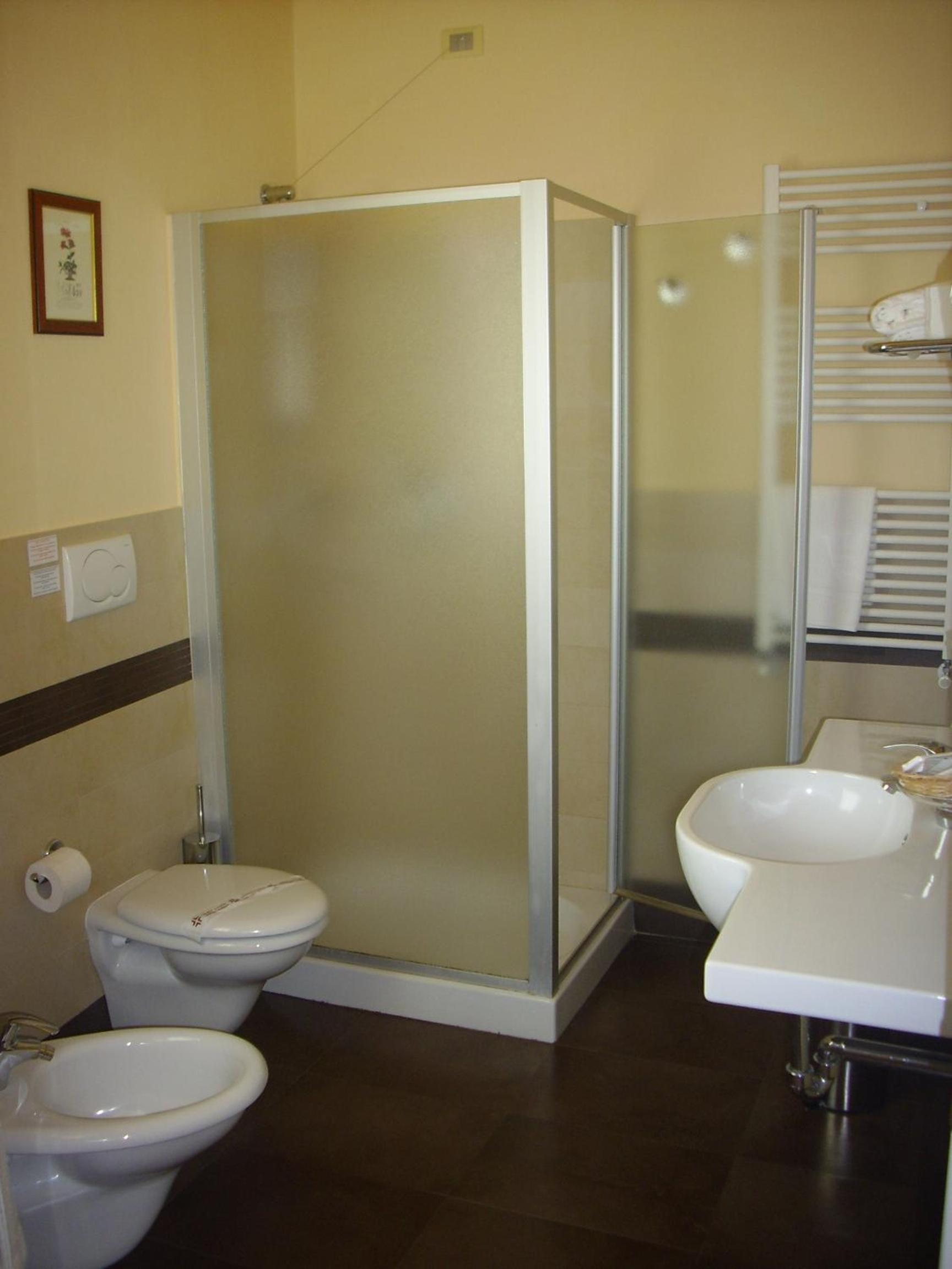 Single Room with Private Bathroom photo 3