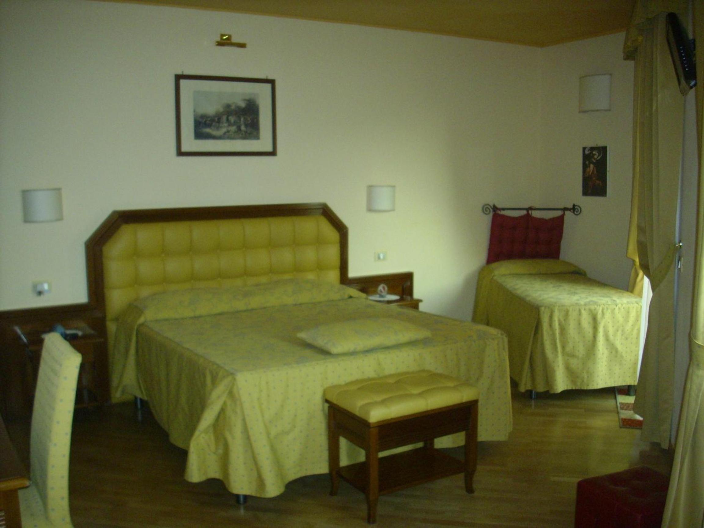 Double Room with Private Bathroom photo 3