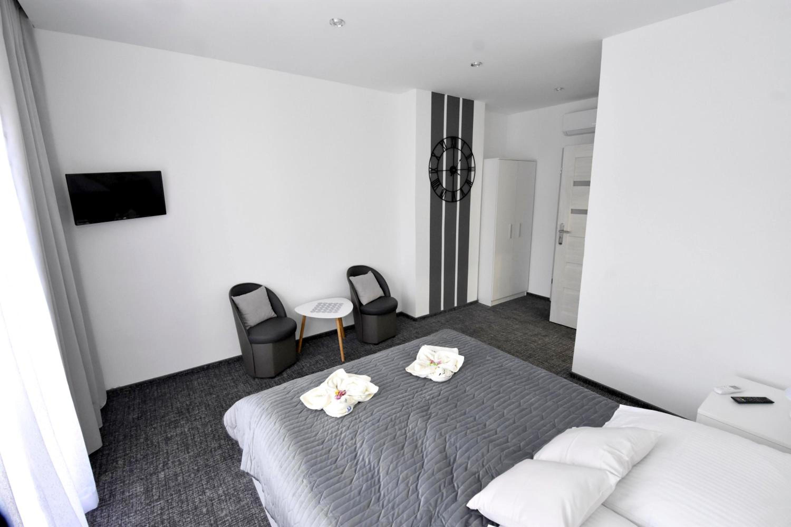 Deluxe Double Room with Balcony photo 3