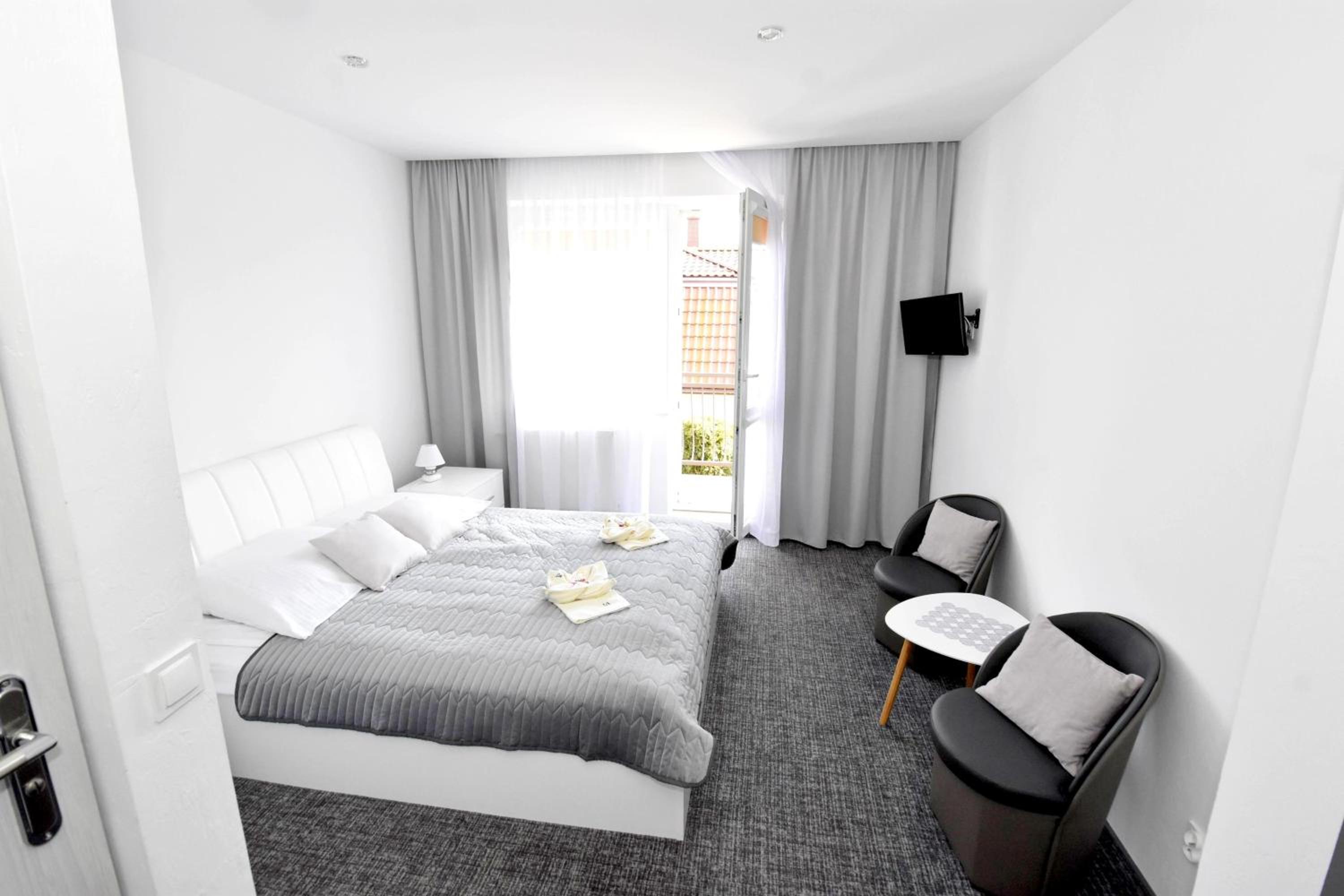 Deluxe Double Room with Balcony photo 1