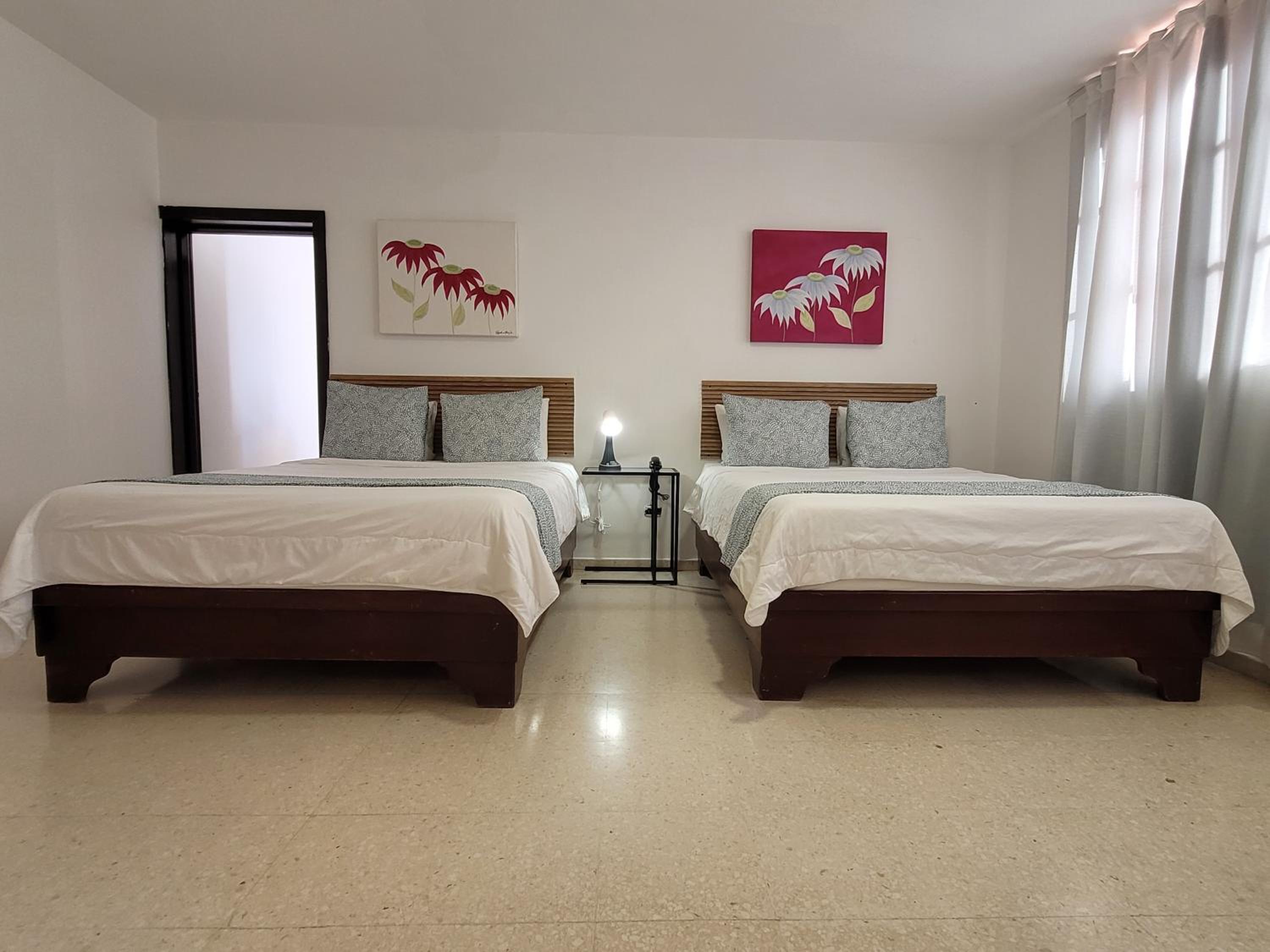 Queen Room with Two Queen Beds photo 2