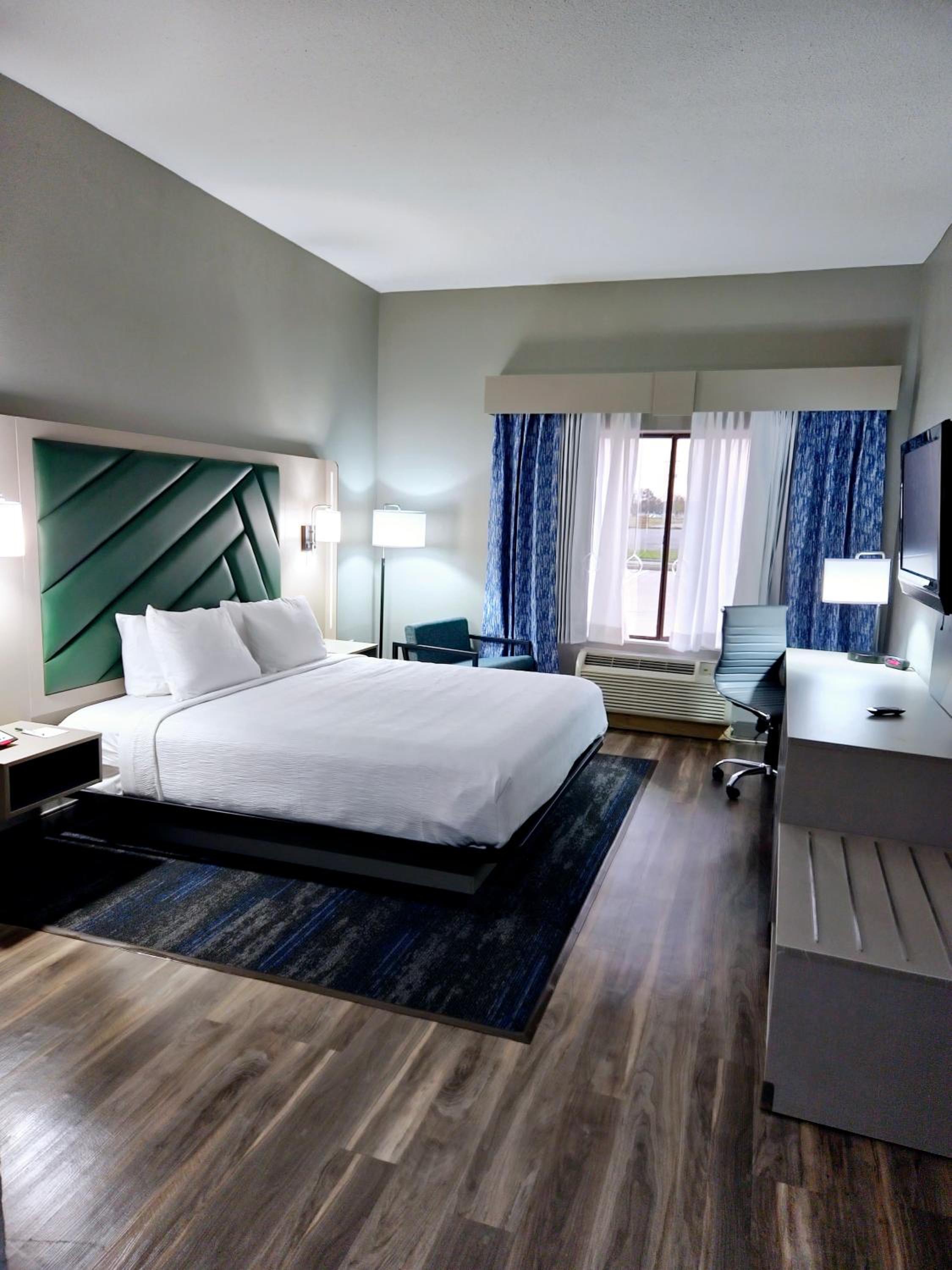 King Room - Disability Access/Non-Smoking - Photo 2