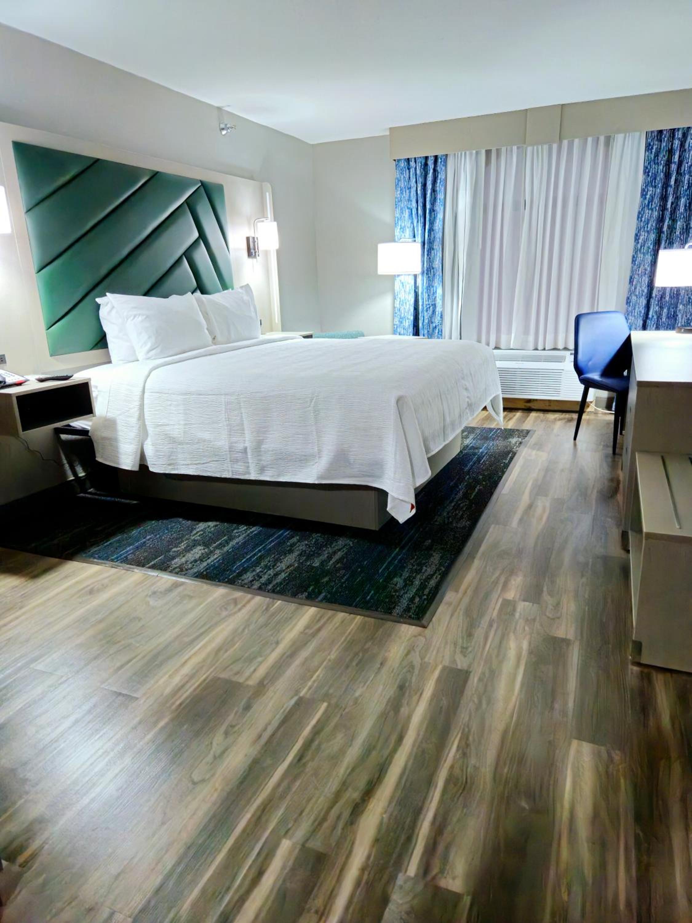 King Room- Non-Smoking - Photo 2