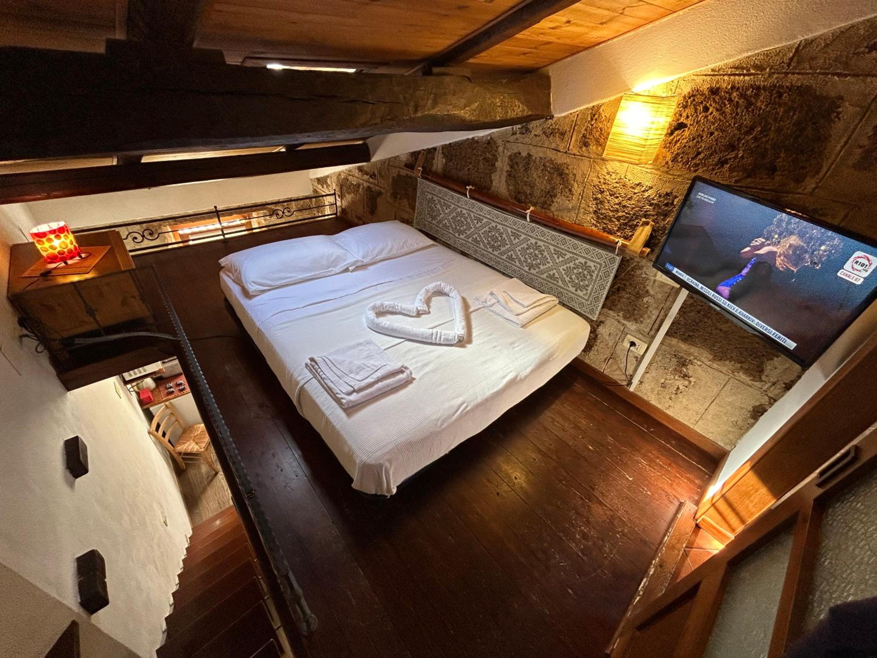 Double Room - Photo 36