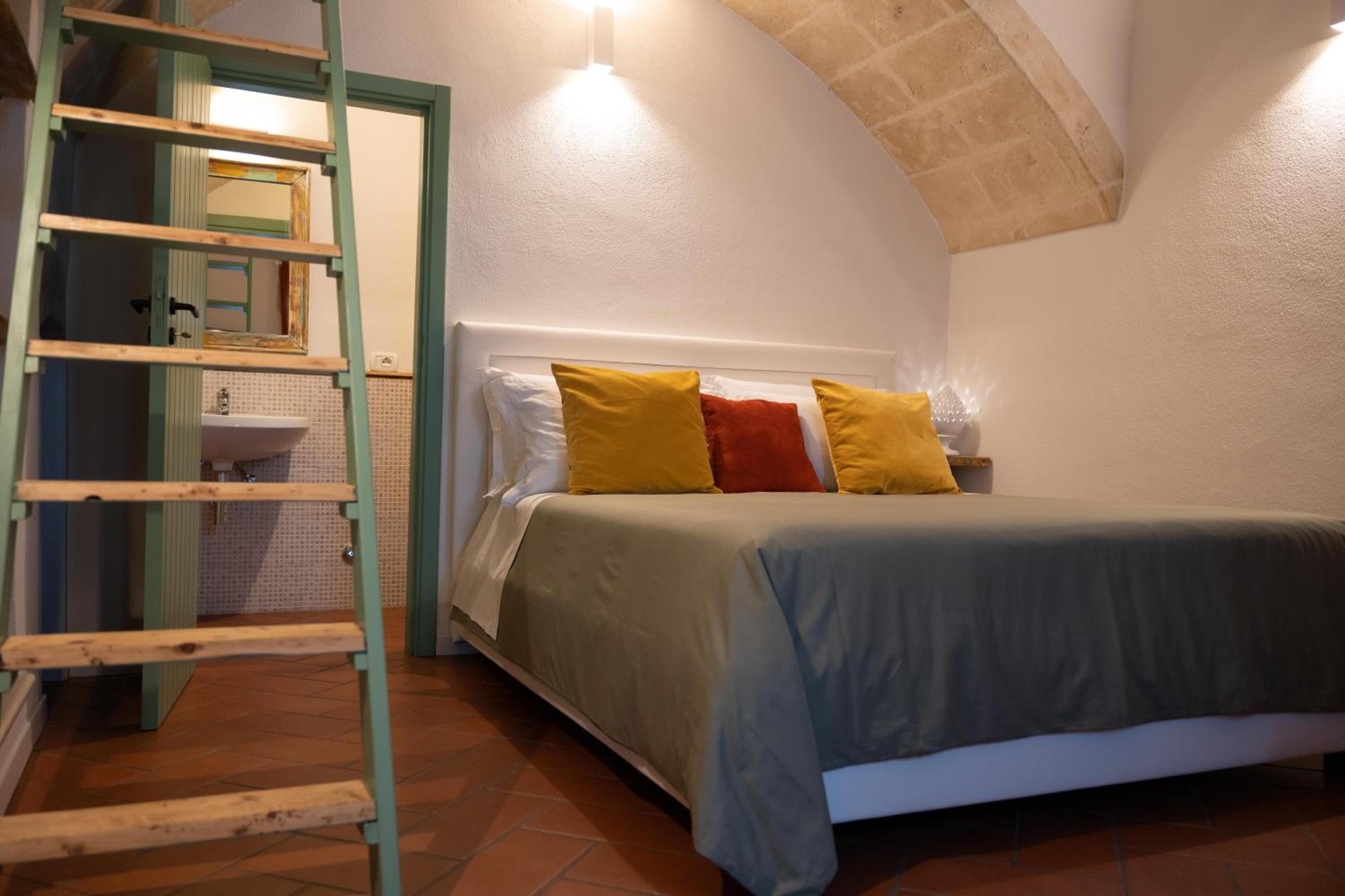 Standard King Room - Photo 4