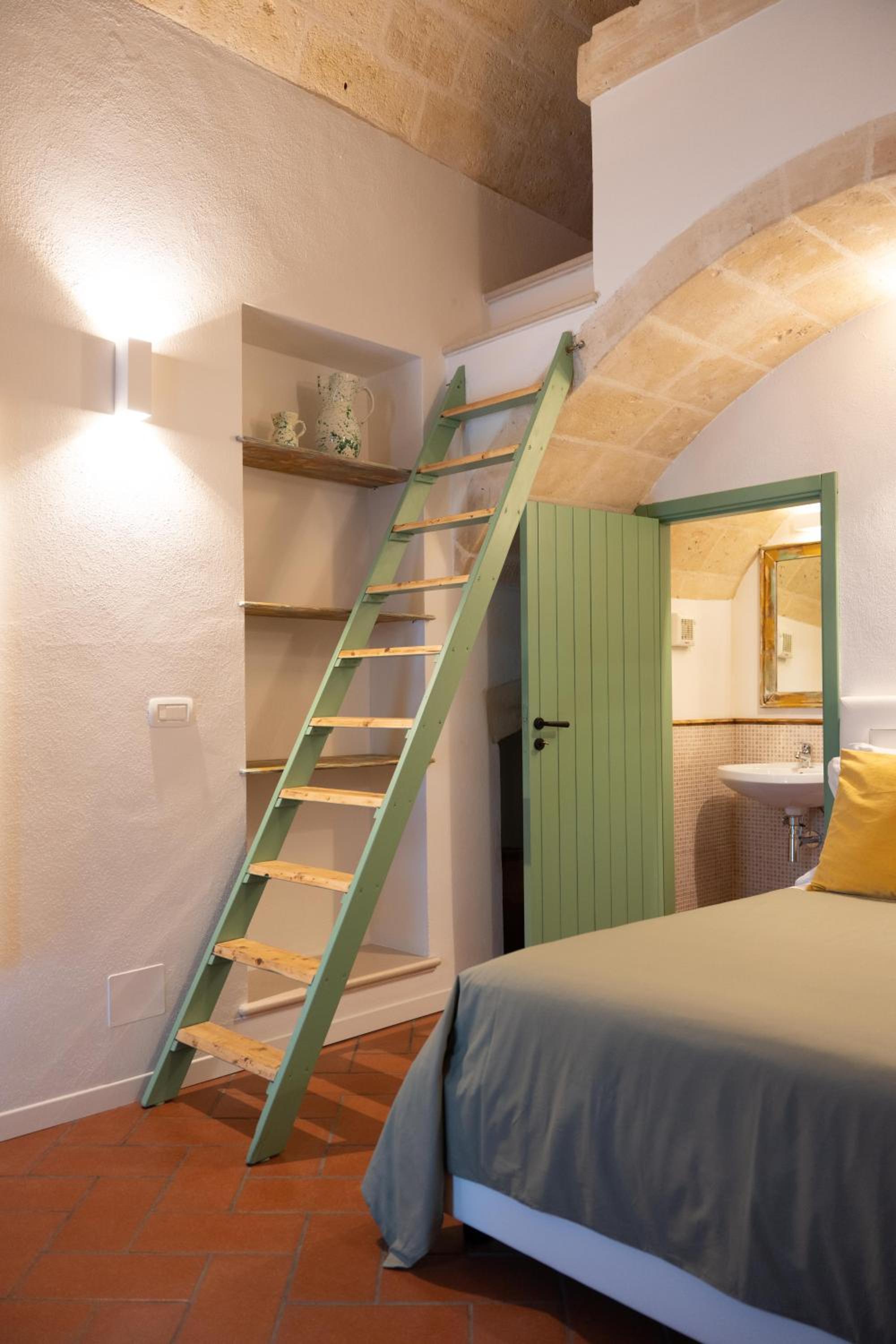 Standard King Room - Photo 3