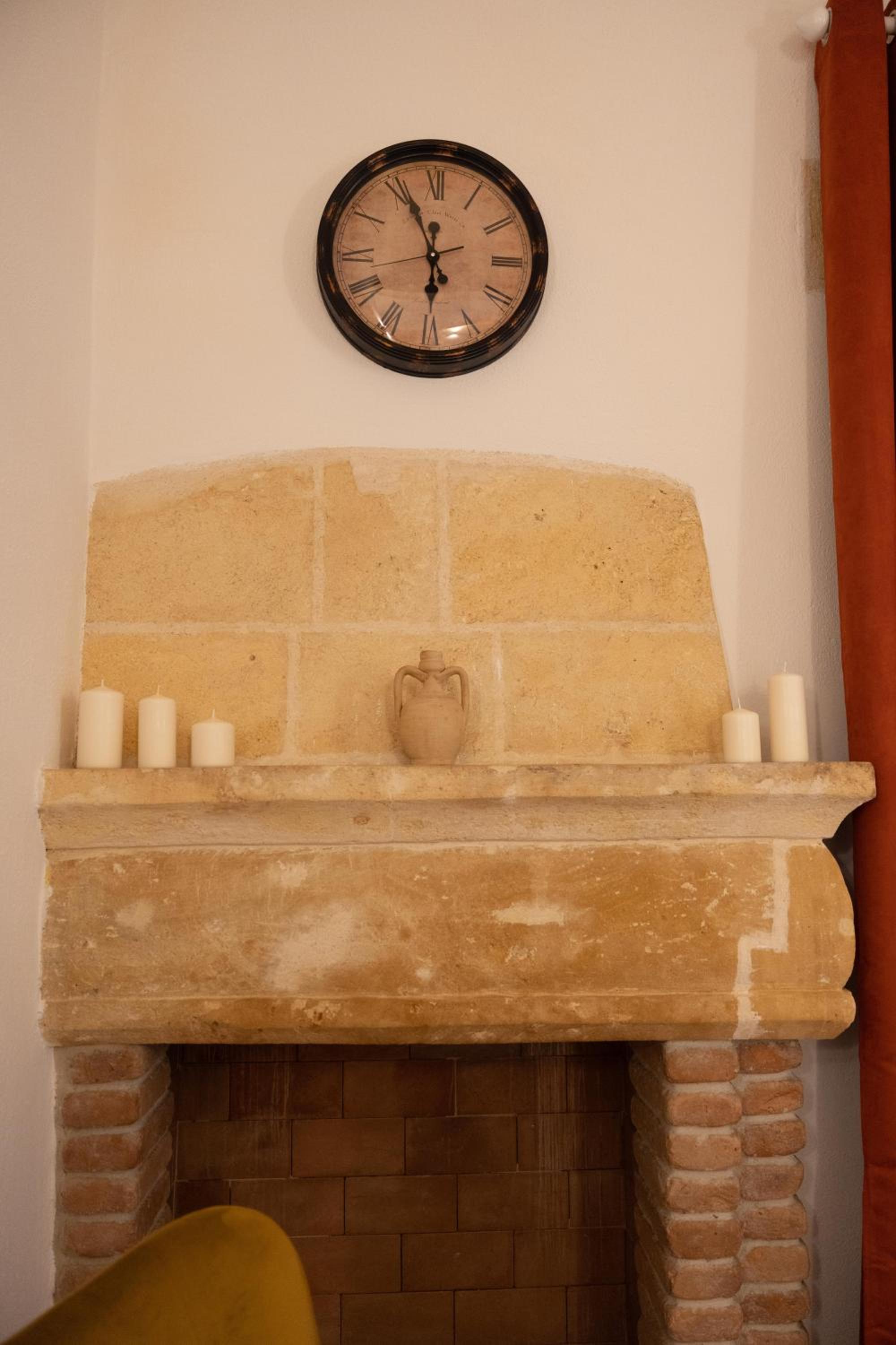 Standard King Room - Photo 7