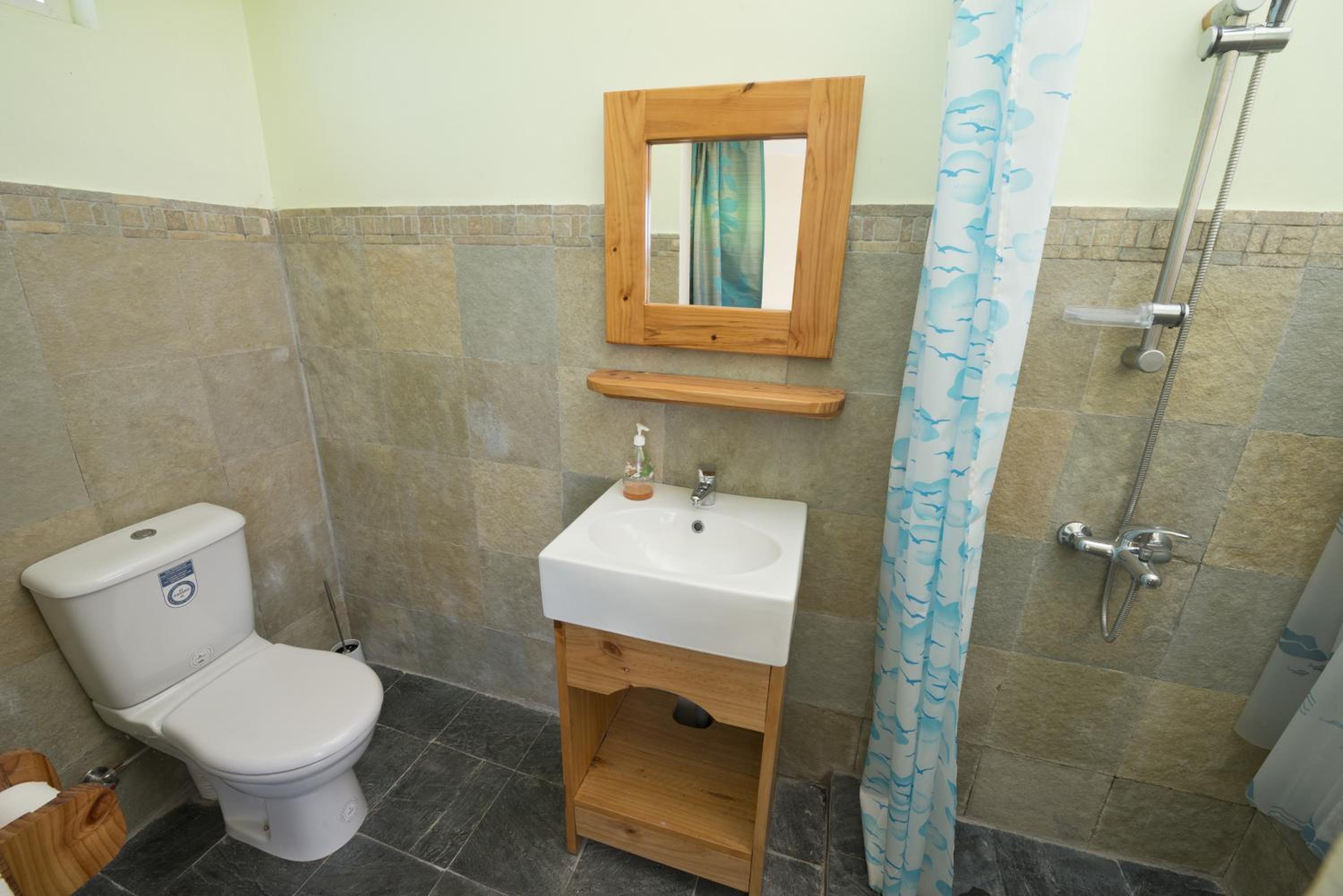 Budget Double Room - Photo 6