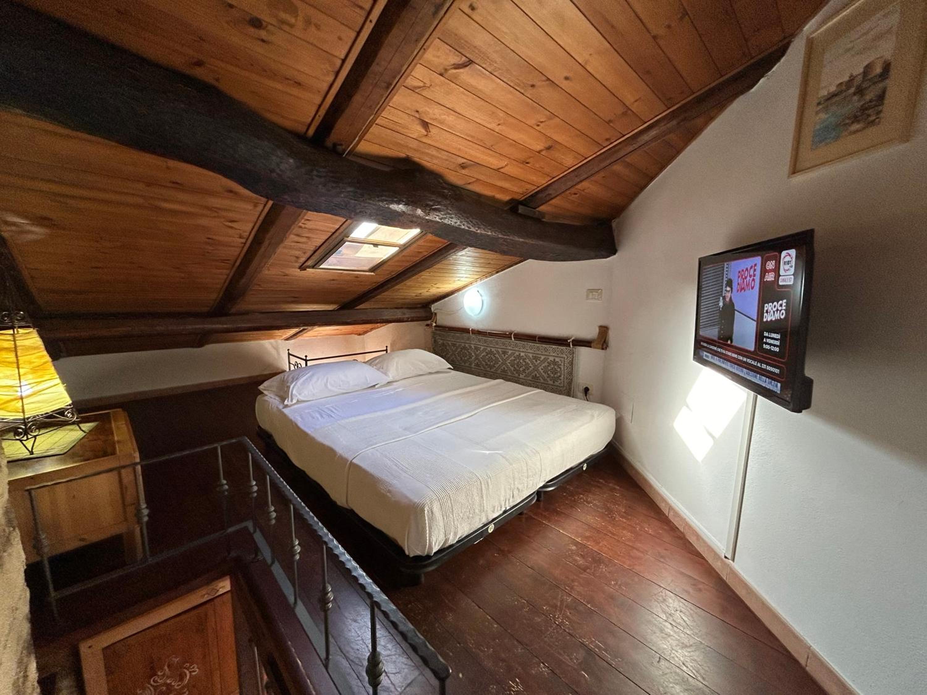 Double Room - Photo 33