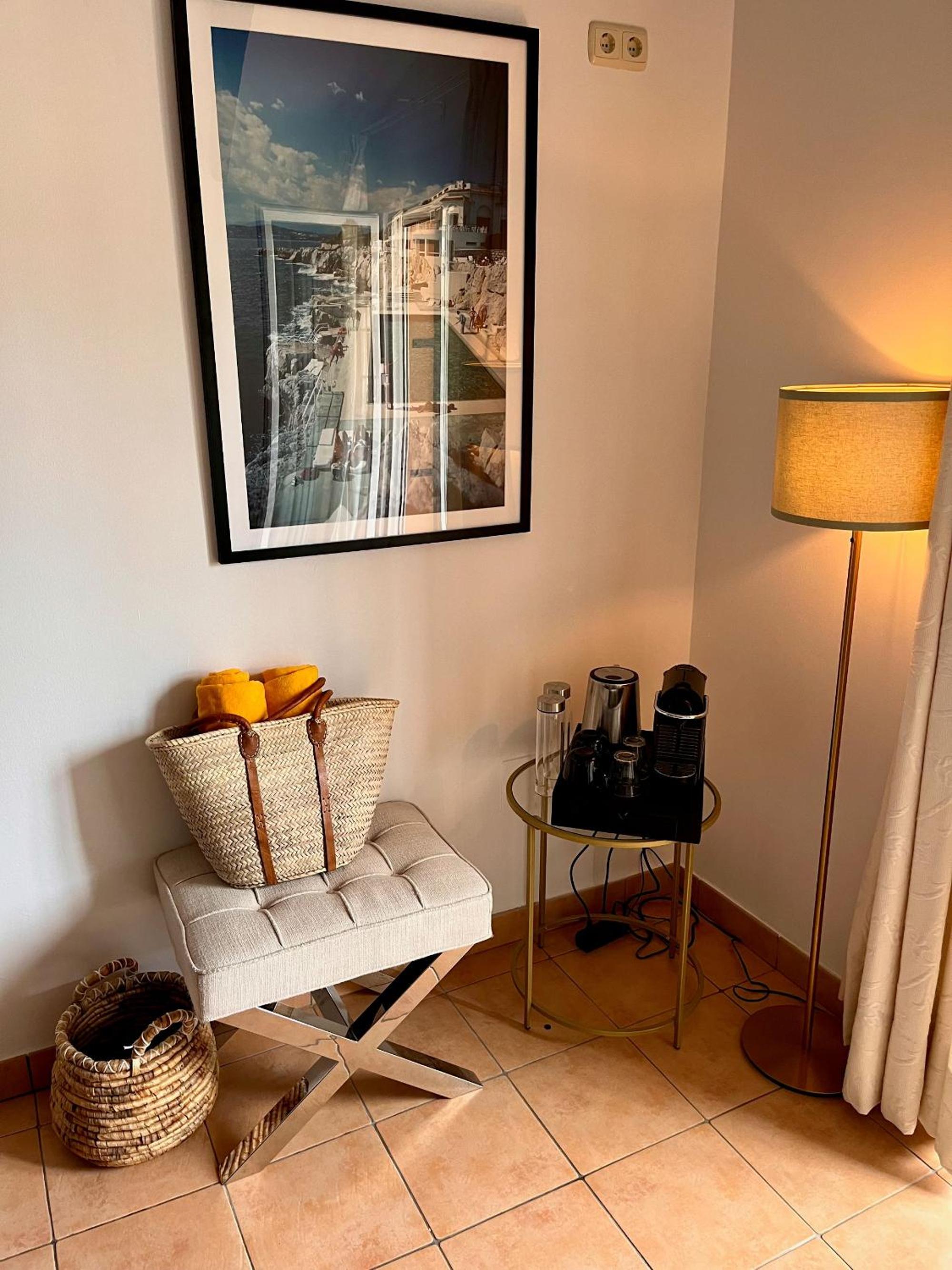 Deluxe Double Room with Balcony photo 2