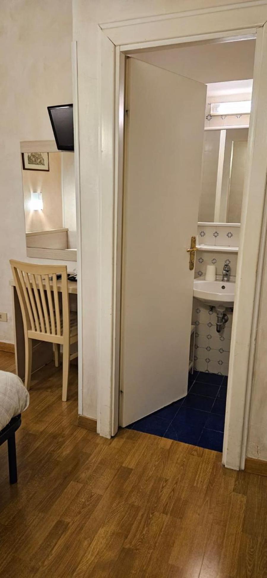 Economy Single Room with Private Bathroom and Shared shower photo 3