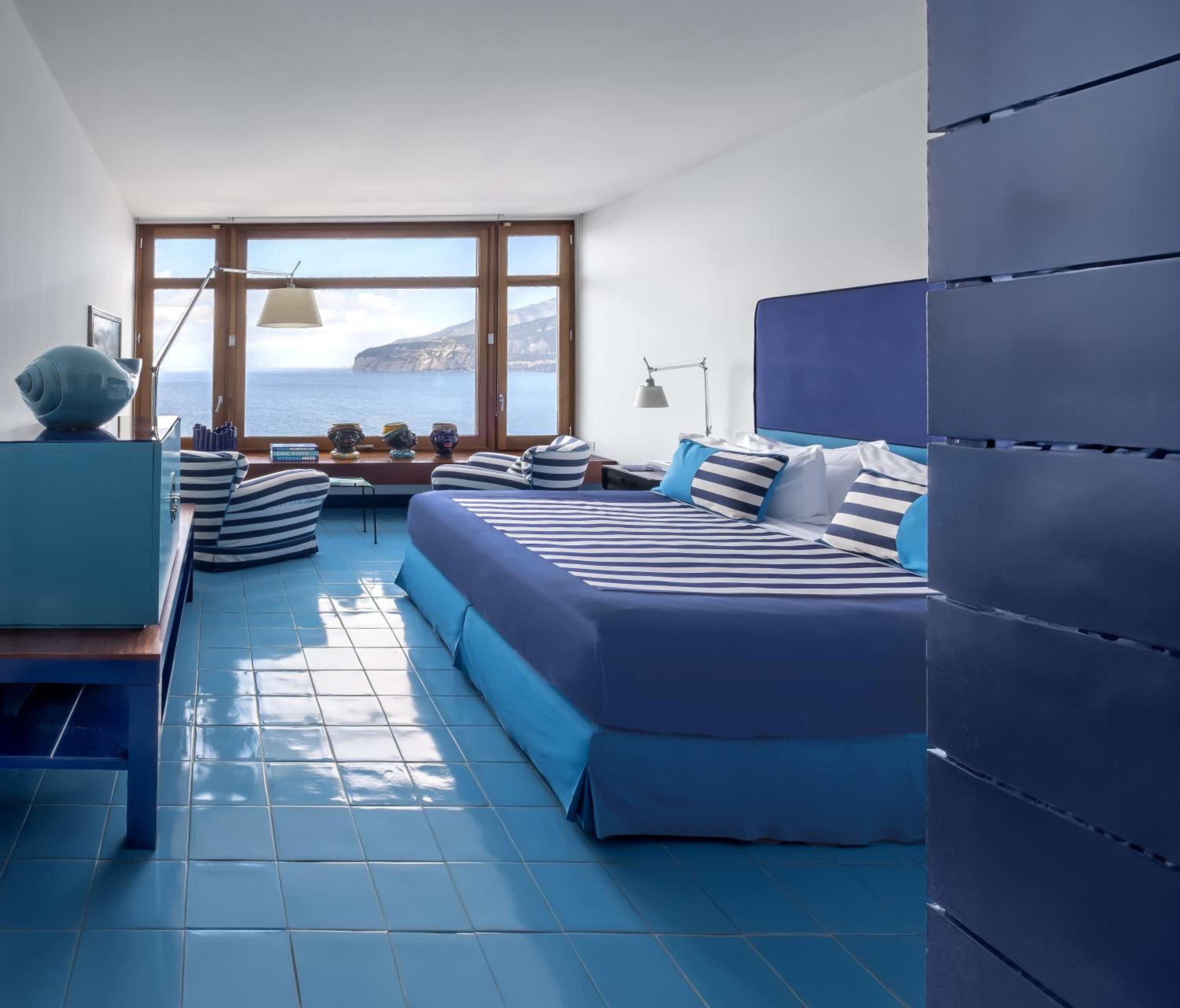 Deluxe Double Room with Sea View - Photo 4
