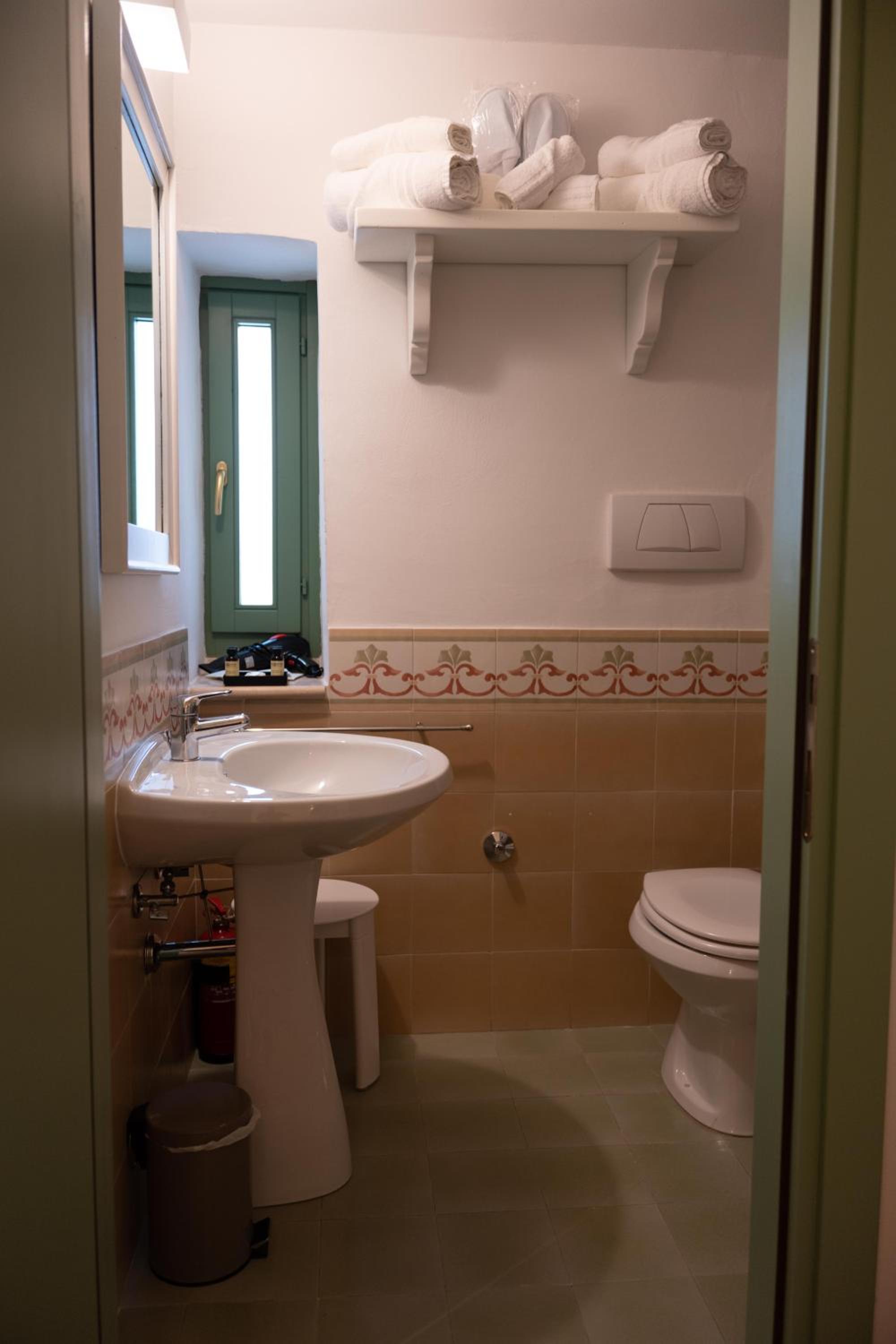 Double Room - Photo 5