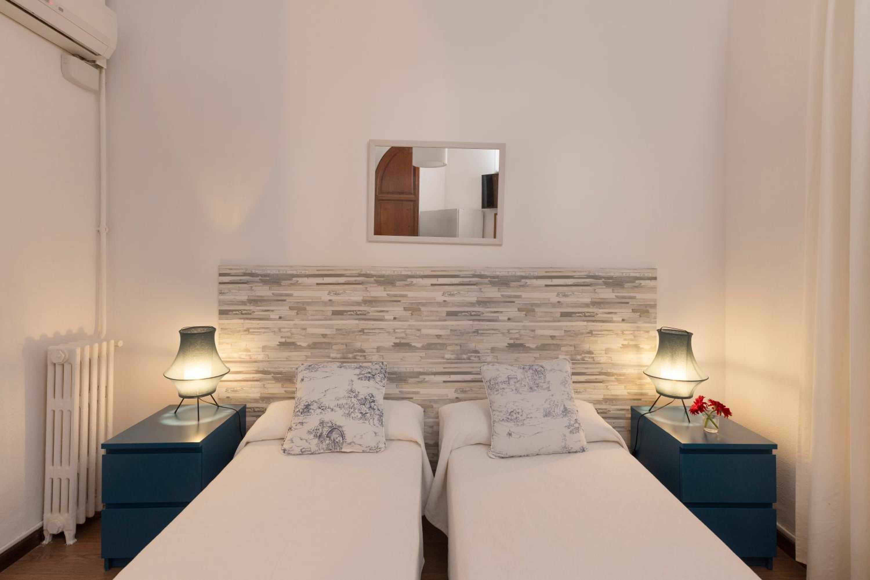 Economy Double Room with Shared Bathroom photo 2