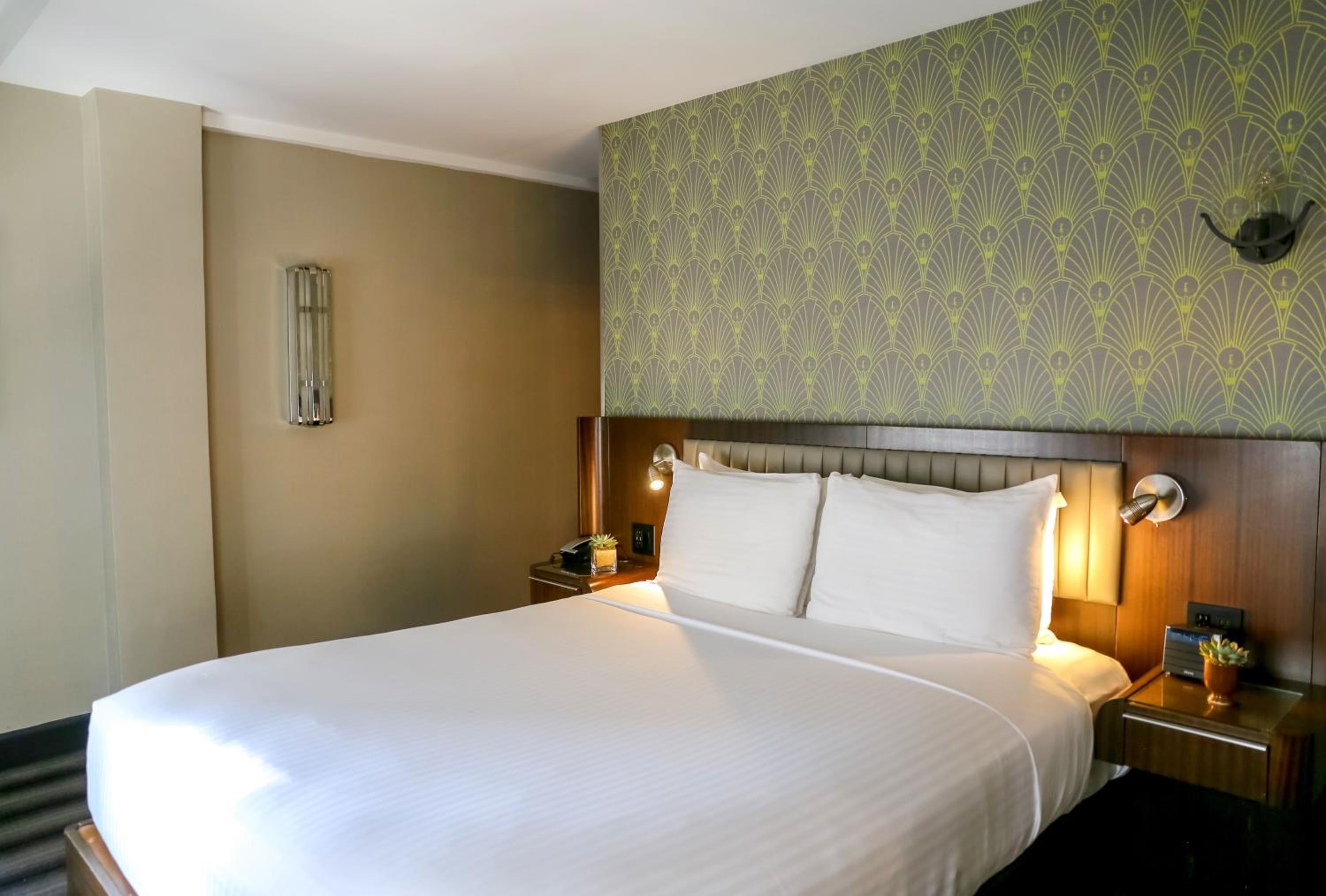Signature 1 Queen Bed