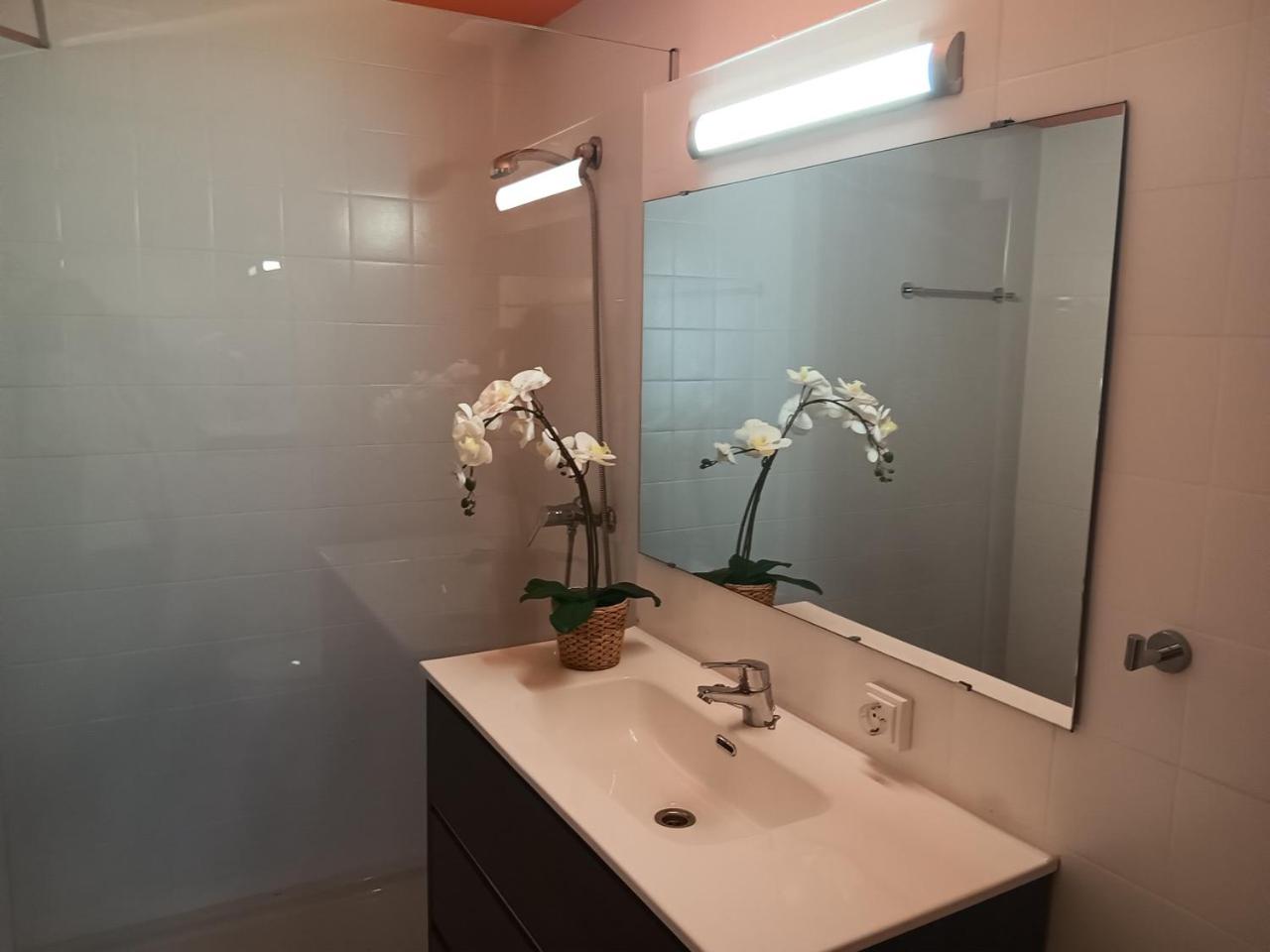 Three-Bedroom Apartment with Front Sea View photo 2