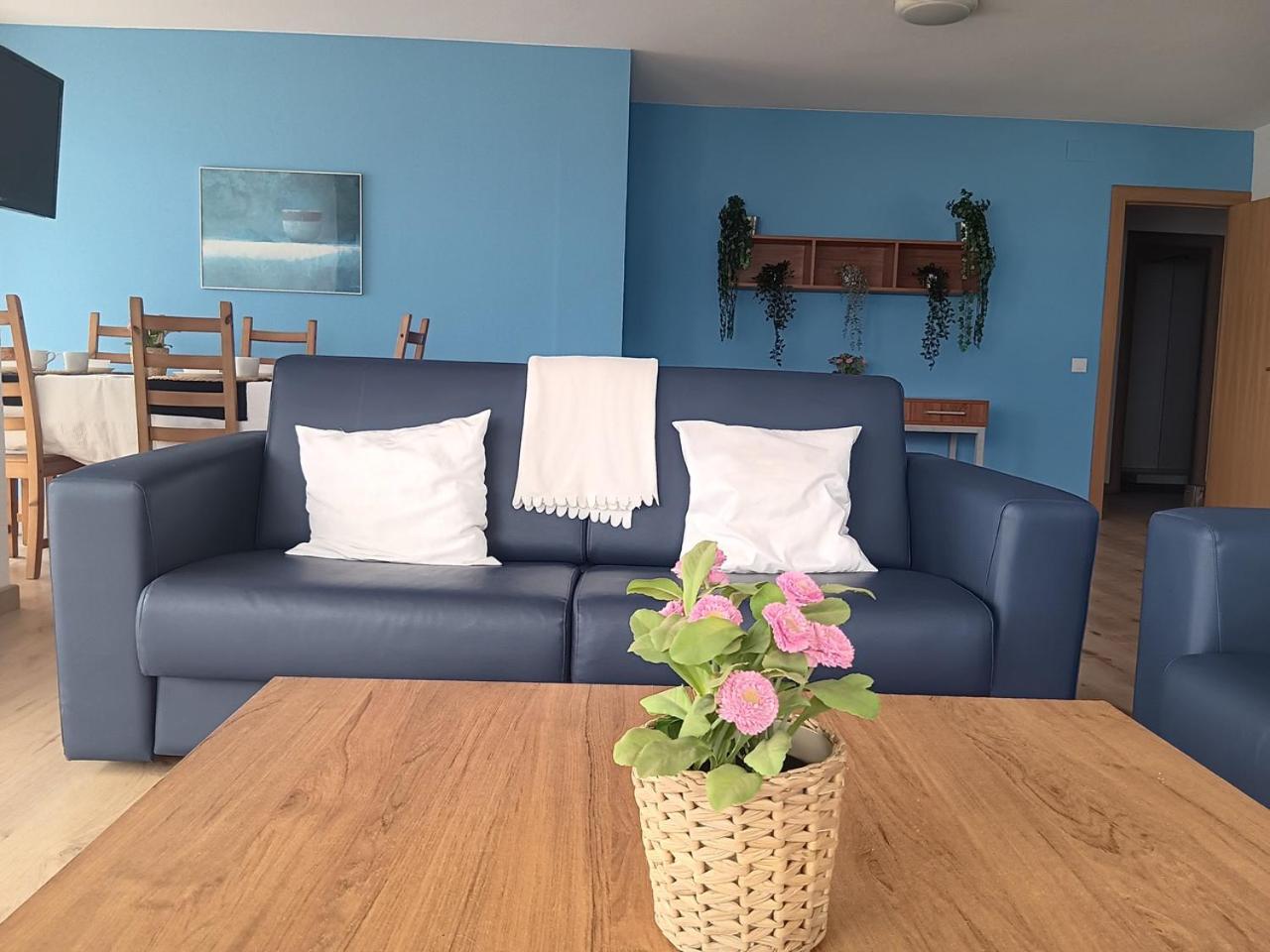 Apartamento de tres habitaciones con vista al mar frontal